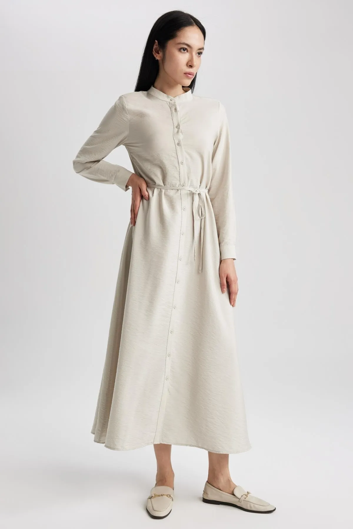 DeFacto  Langärmliges Kleid mit normaler Passform und Rundhalsausschnitt