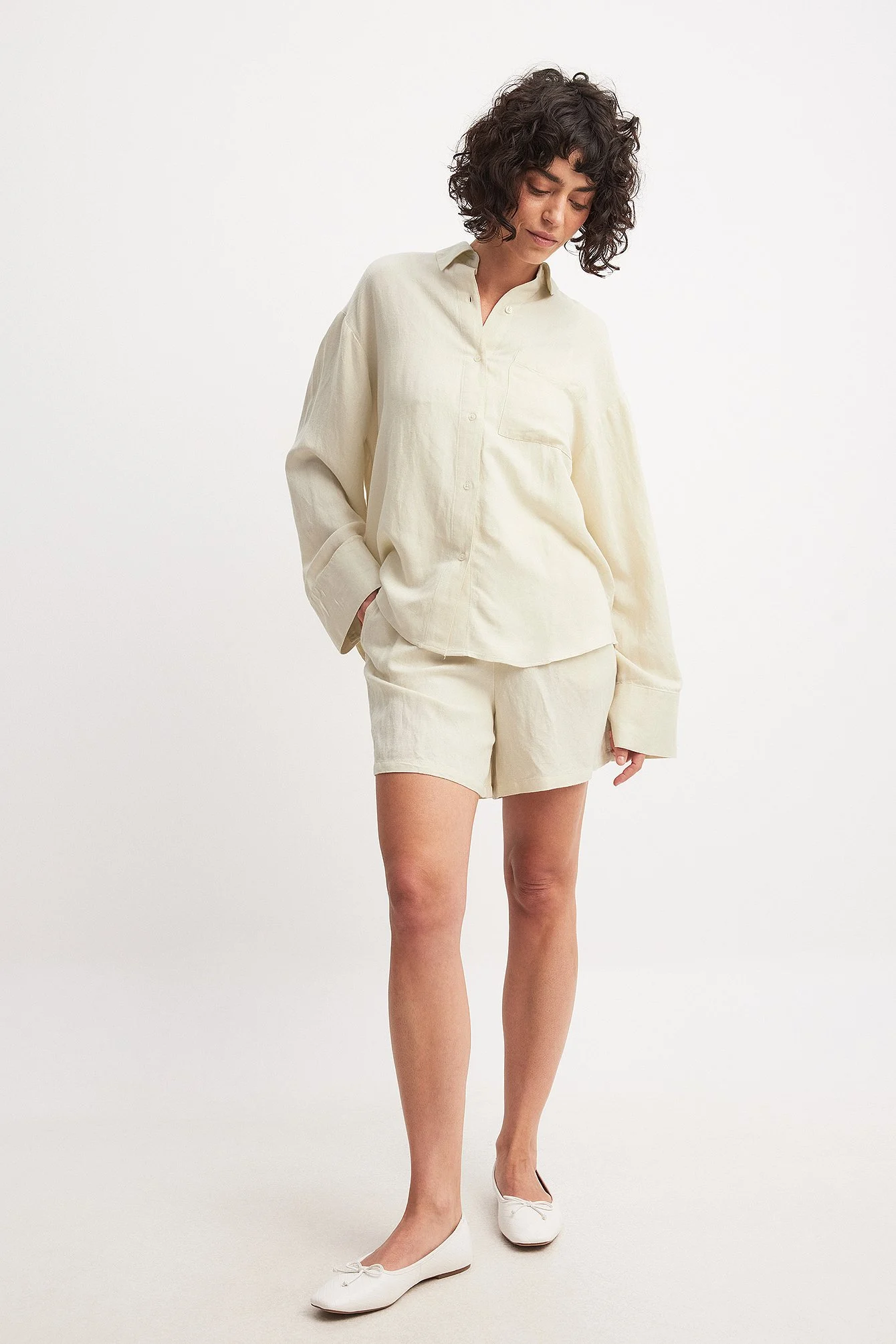 Weite Shorts mit halbhoher Taille aus Viskose-Mix