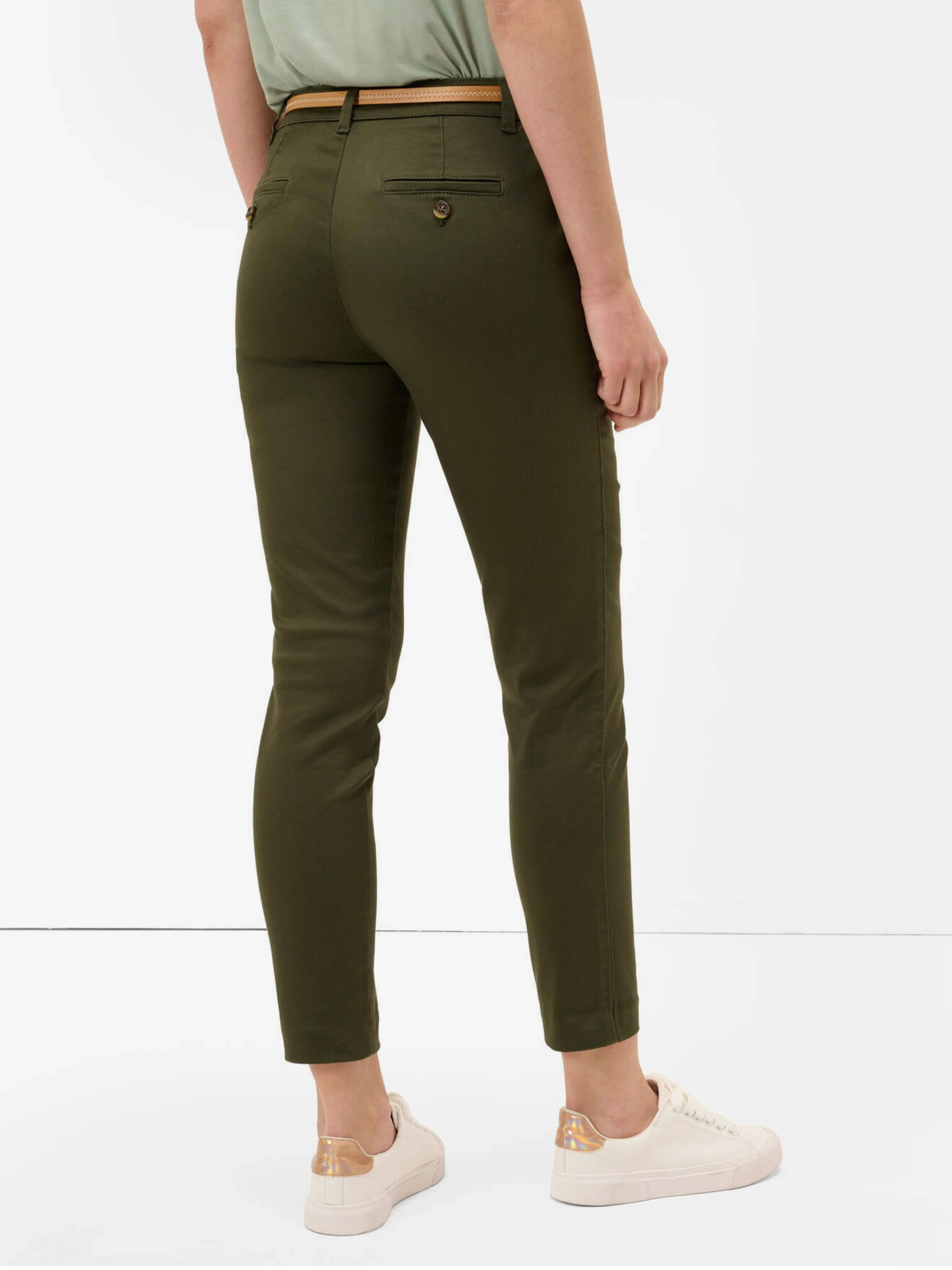 Khakifarbene abgeschnittene Chino Hose mit Gürtel ORSAY