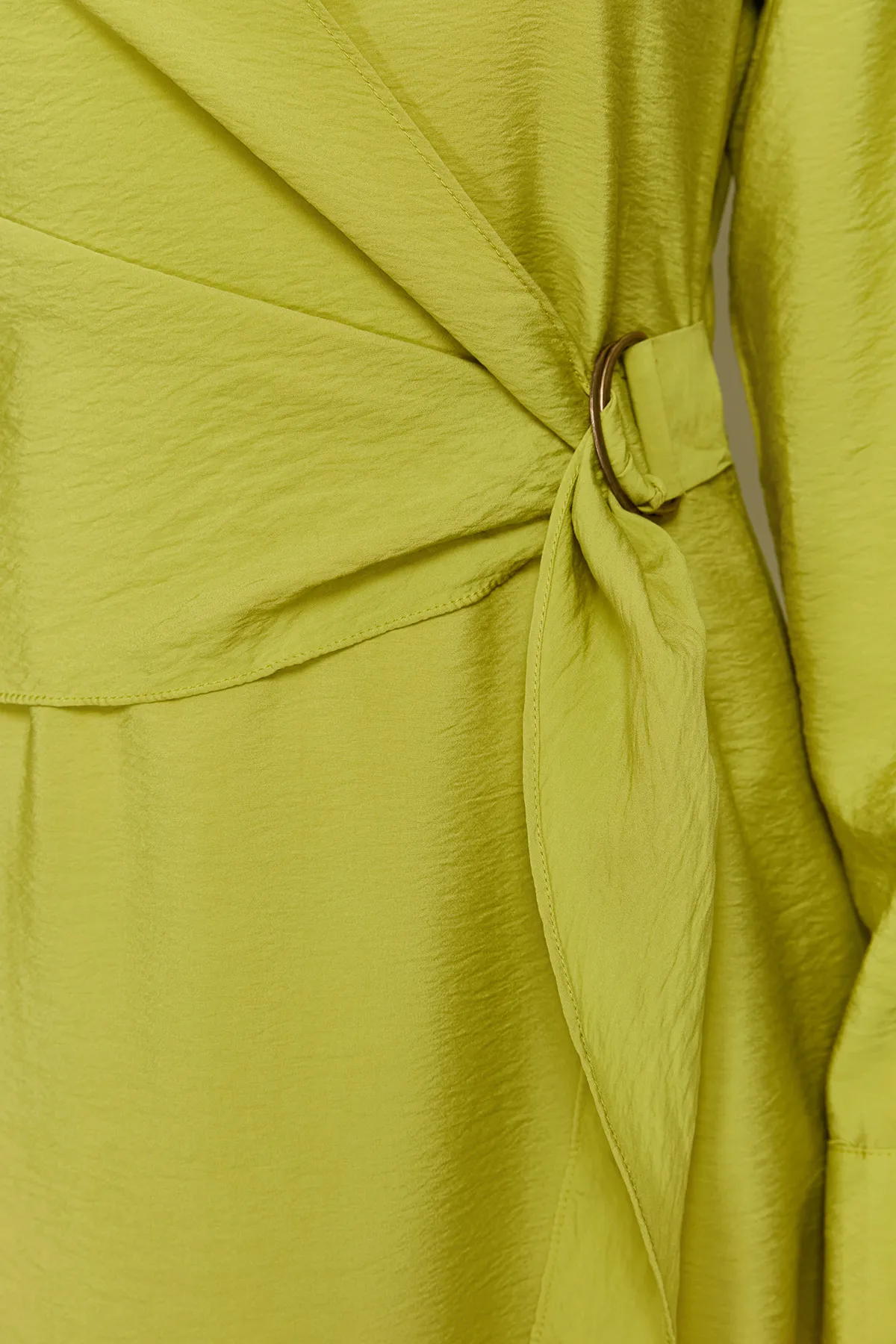 Trendyol Modest  Grünes, gewebtes Kleid mit Hemdkragen und Taillenband und detailliertem Ausschnitt TCTSS24EB00159