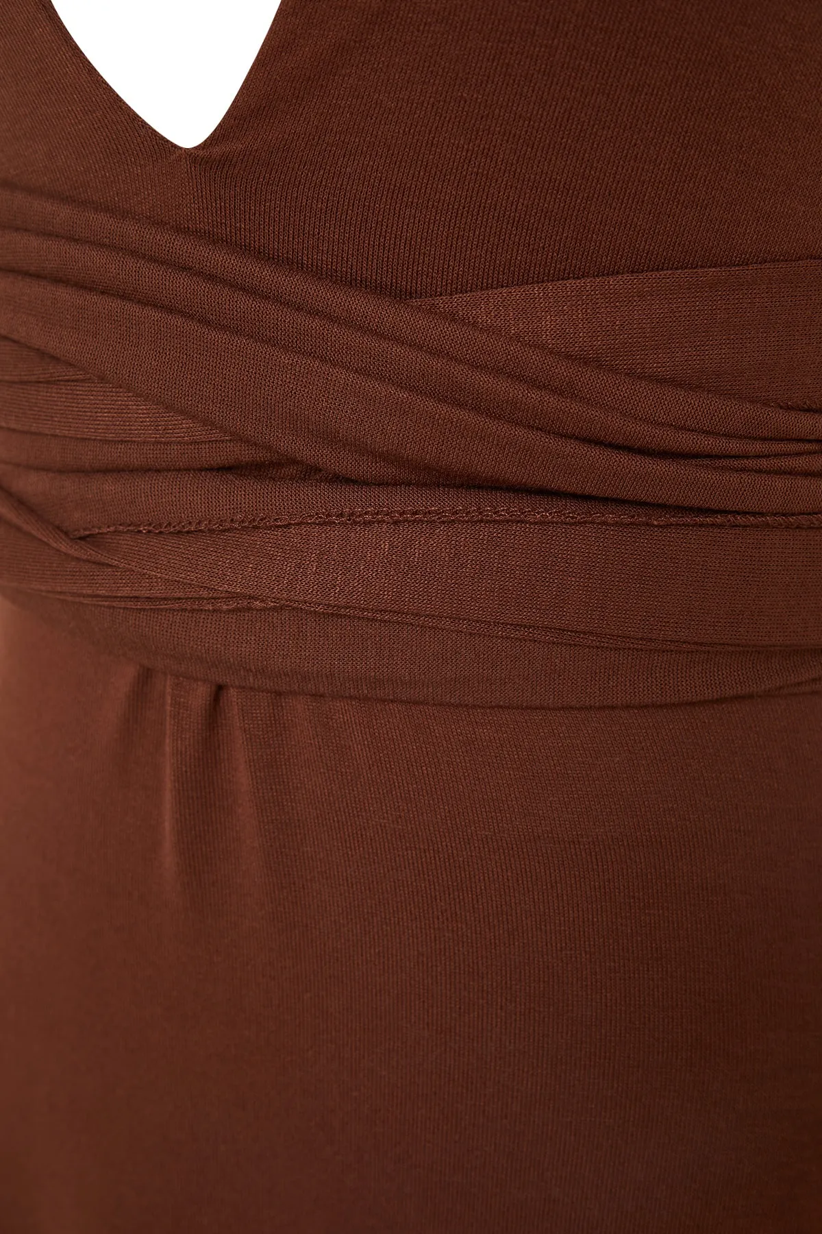 Trendyol Collection  Braunes Maxi-Strandkleid mit gestrickter Krawatte und Gürtel TBESS21EL2992
