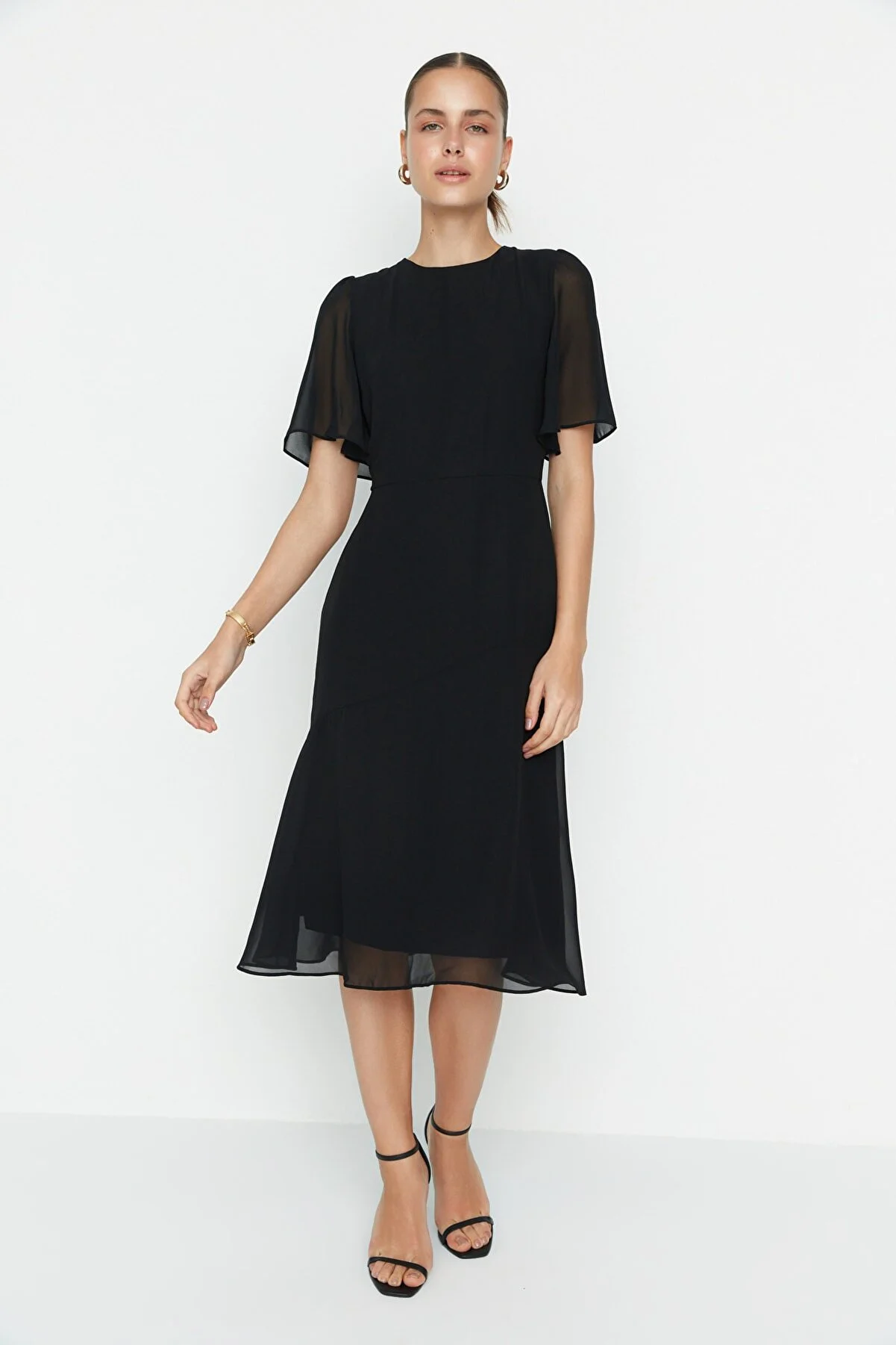 Trendyol Collection  Schwarzer Rock, Volant, Chiffon-gefüttertes Midi-Webkleid TWOSS22EL00733