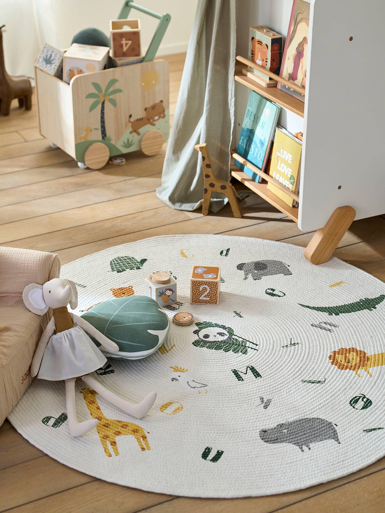 Vertbaudet Kinderzimmer Teppich PANDAFREUNDE mit Alphabet - wollweiß