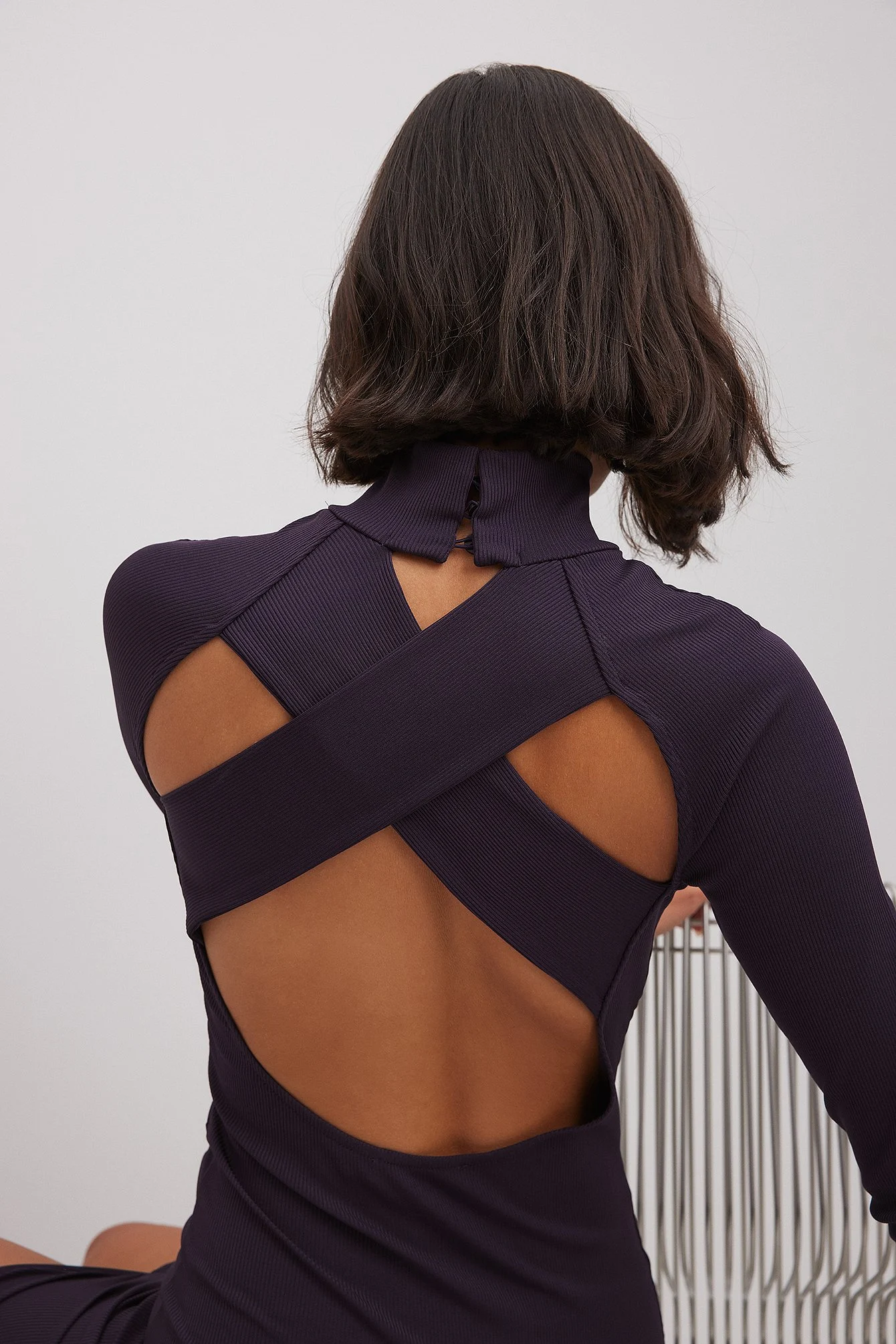 Midikleid mit überkreuztem Rücken