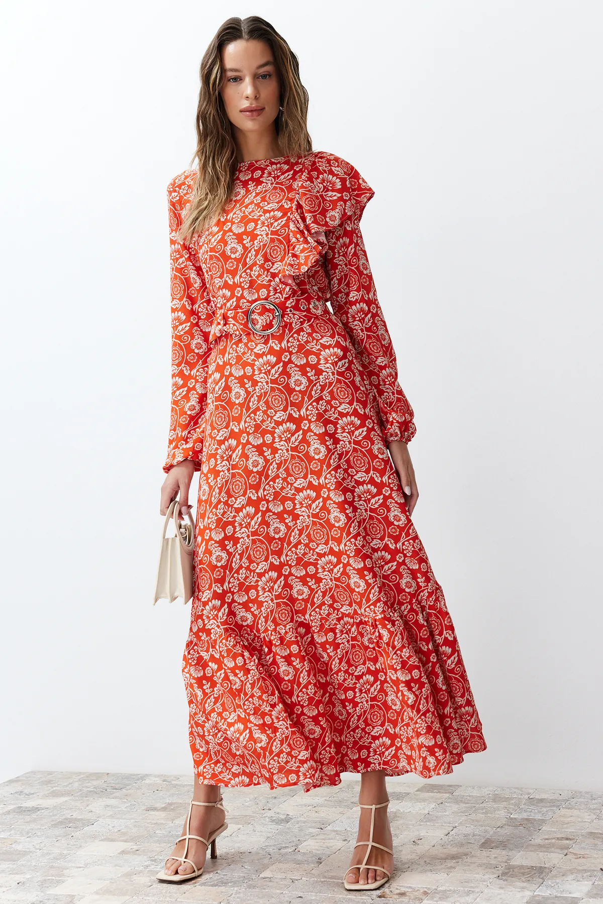 Trendyol Modest  Rotes, mit Blumen gefüttertes, Rüschen-detailliertes, gewebtes Kleid mit Gürtel TCTSS24EB00069