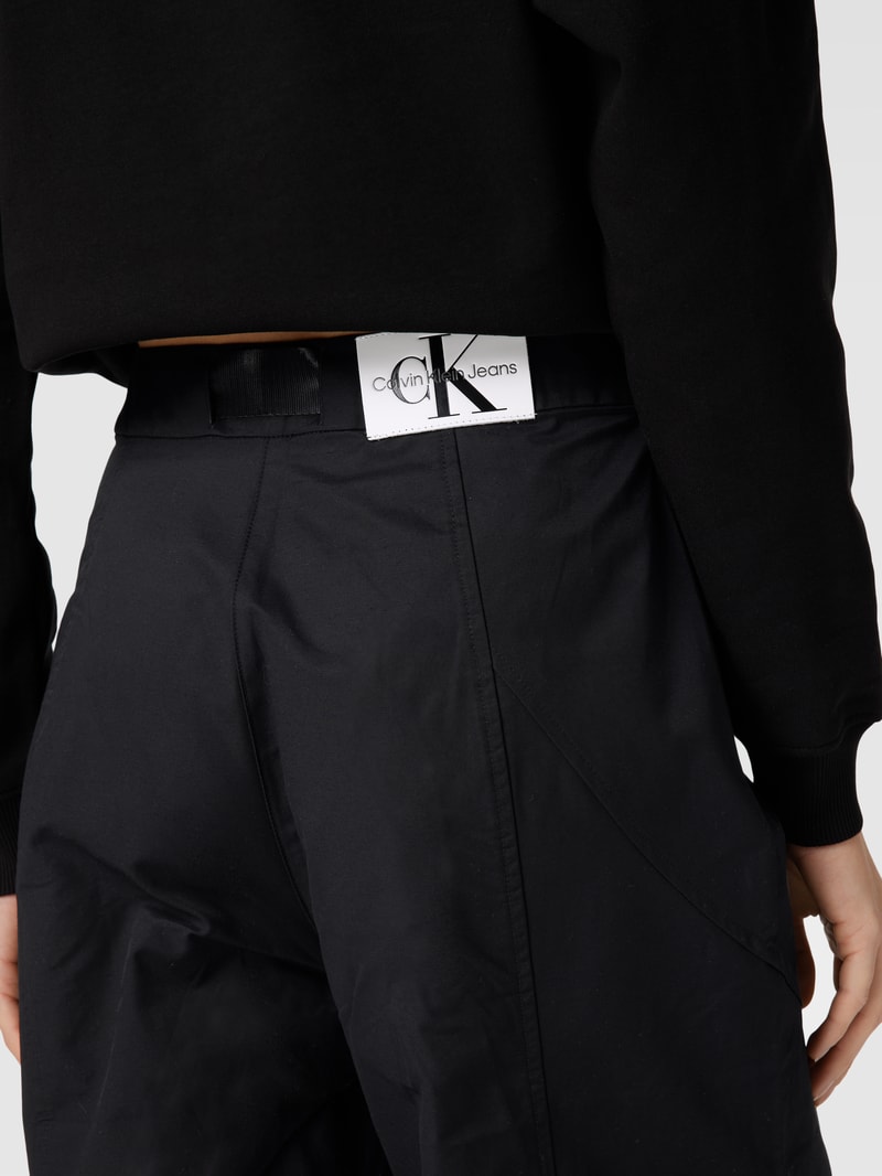 Hose mit Label-Patch Modell 'UTILITY' in black