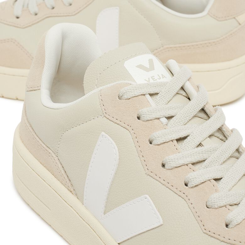 Veja Wmns V-90 Leather pierre white