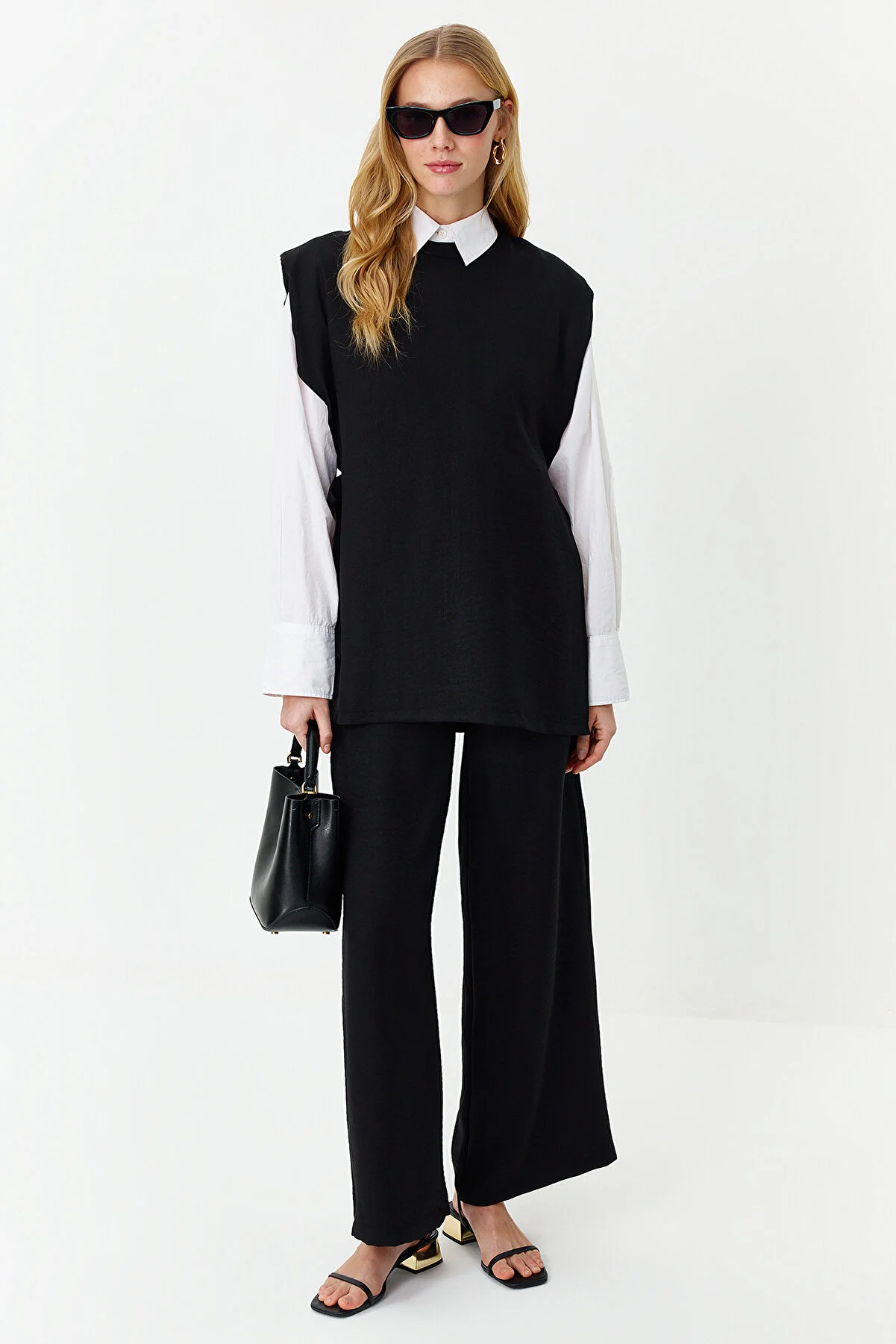 Trendyol Modest  Schwarzes Leinen-Look-Set mit gewebter Unterseite und Oberteil, seitlich gebunden, TCTSS24US0001