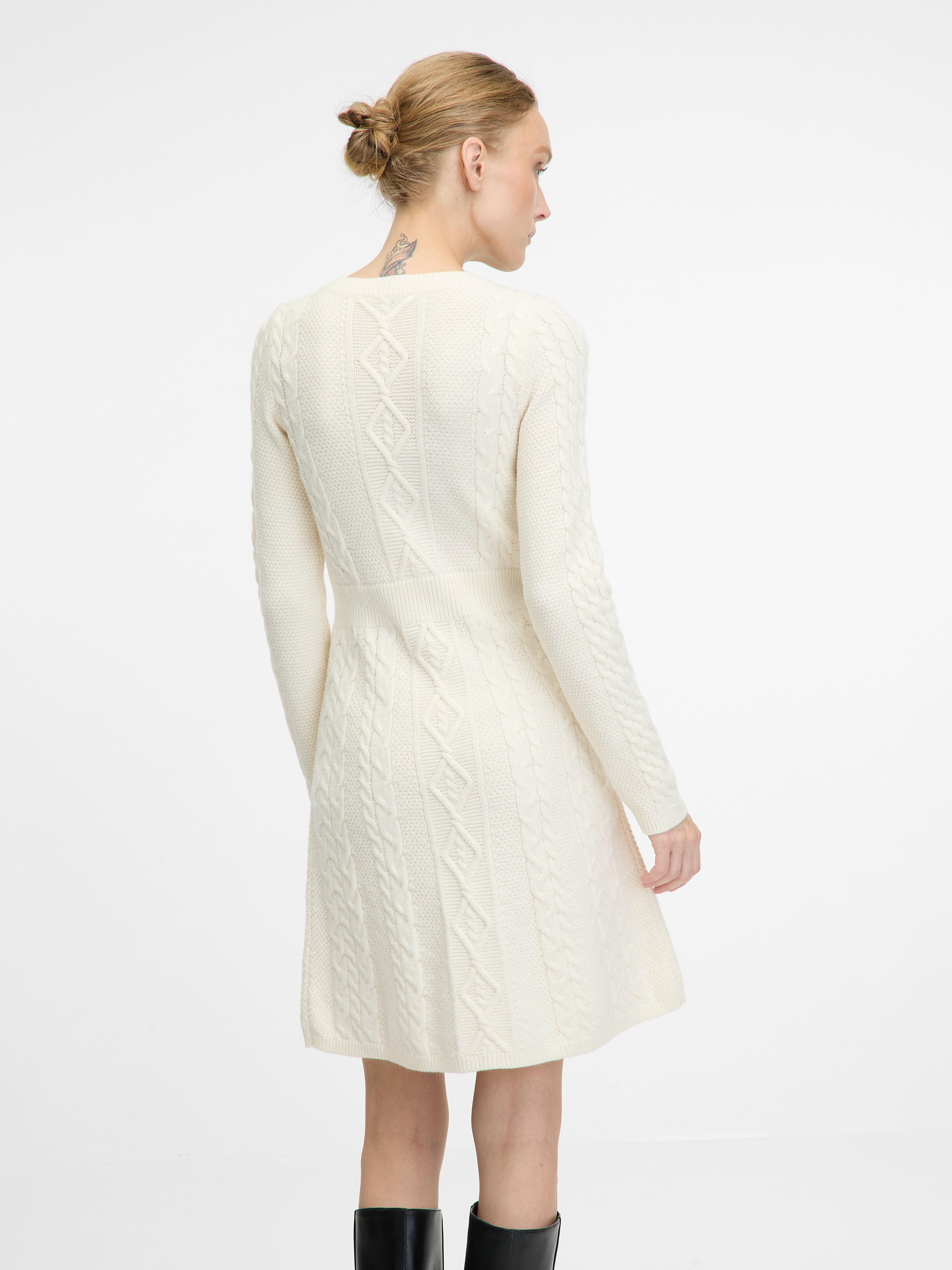 Cremefarbenes knielanges Damenkleid ORSAY