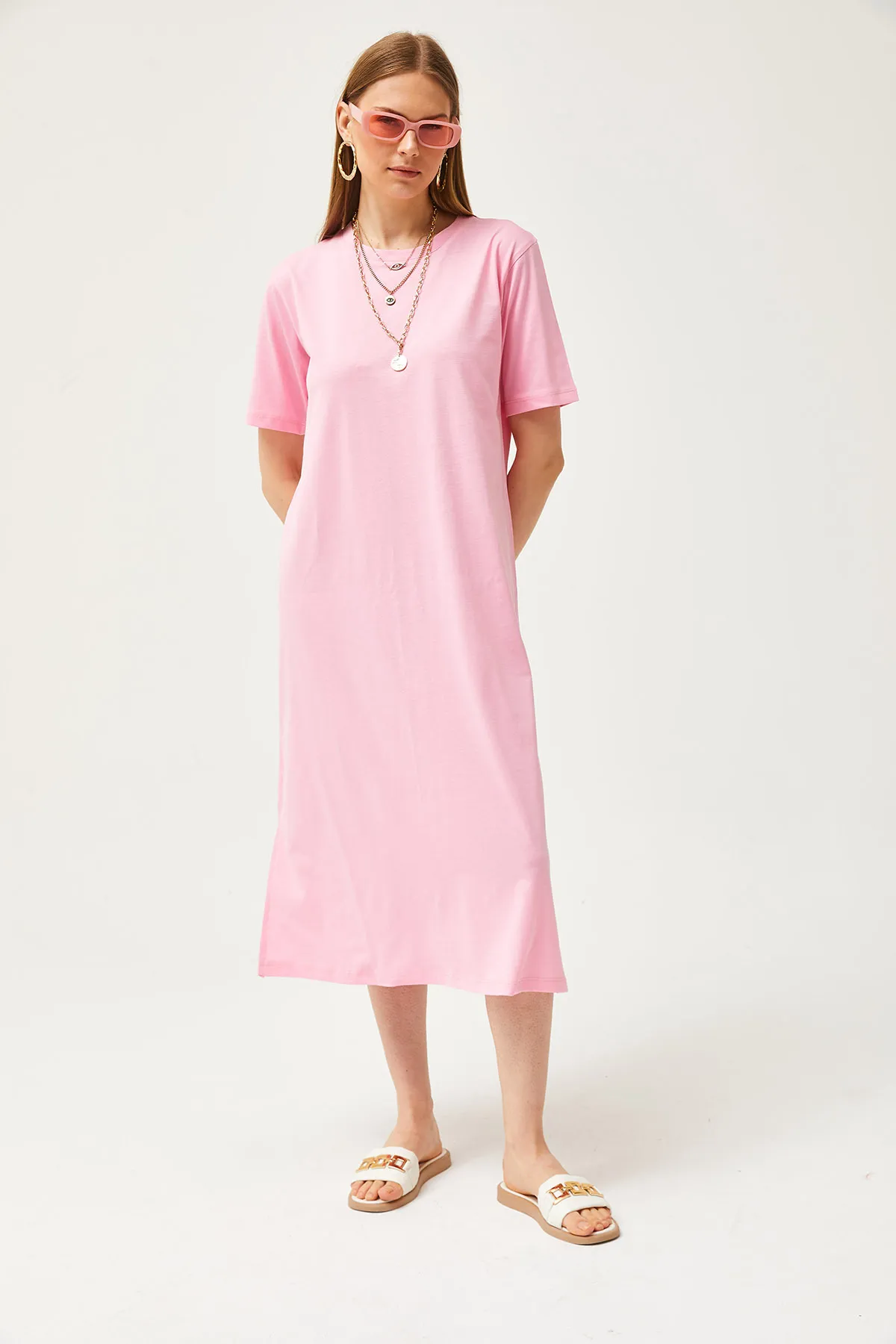 Olalook  Rosafarbenes Oversize-Baumwollkleid mit seitlichem Schlitz für Damen ELB-19001880