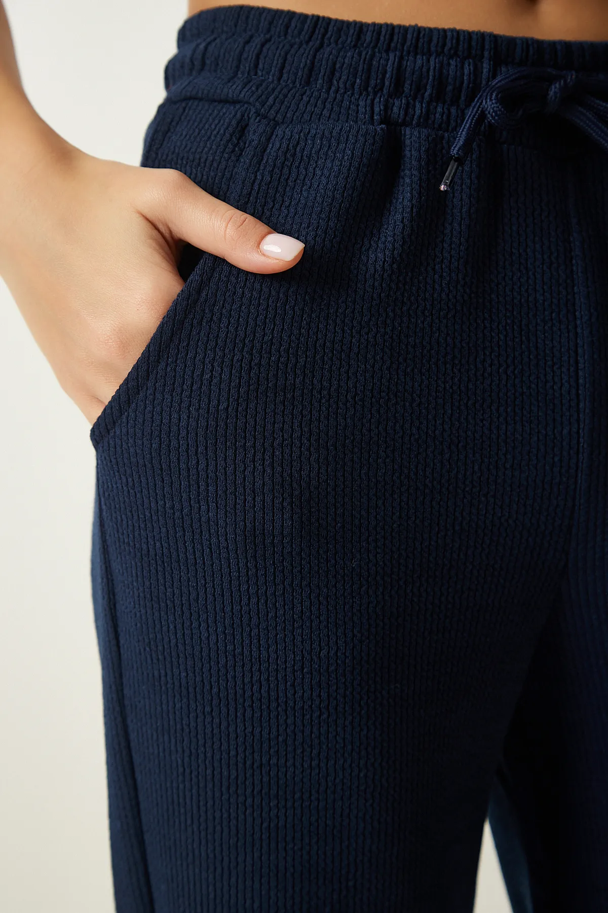 Happiness İstanbul  Marineblaue Camisole-Jogginghose mit Tasche für Damen MC00219