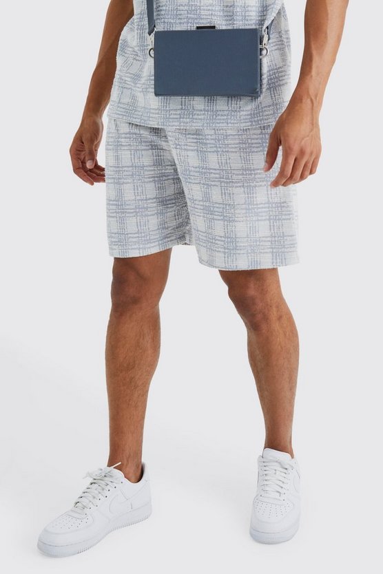 Mittellange Slim-Fit Bouclee Karo-Shorts