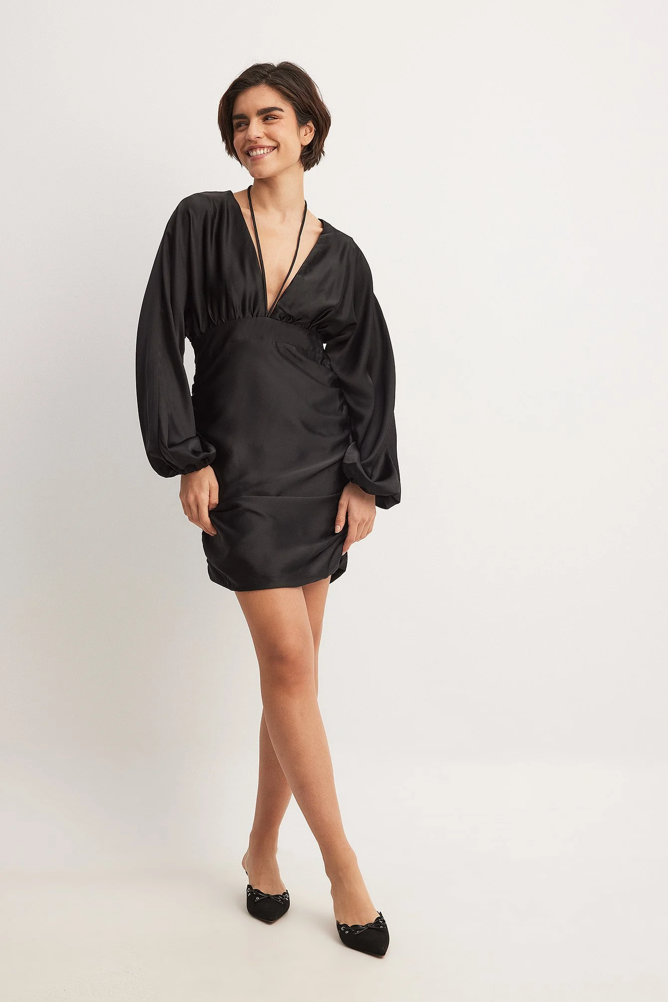 Gerafftes Satin-Träger-Minikleid