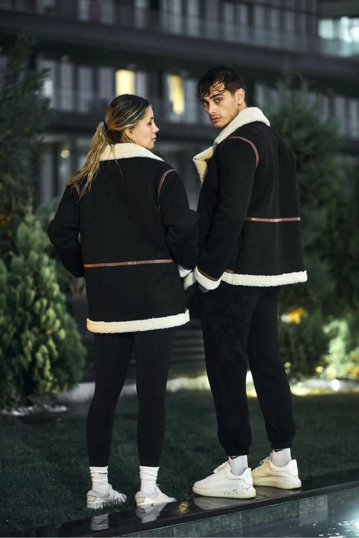 SONREİR  UNISEX-ULTRA-OVERSIZE-MANTEL MIT STICK-DETAIL