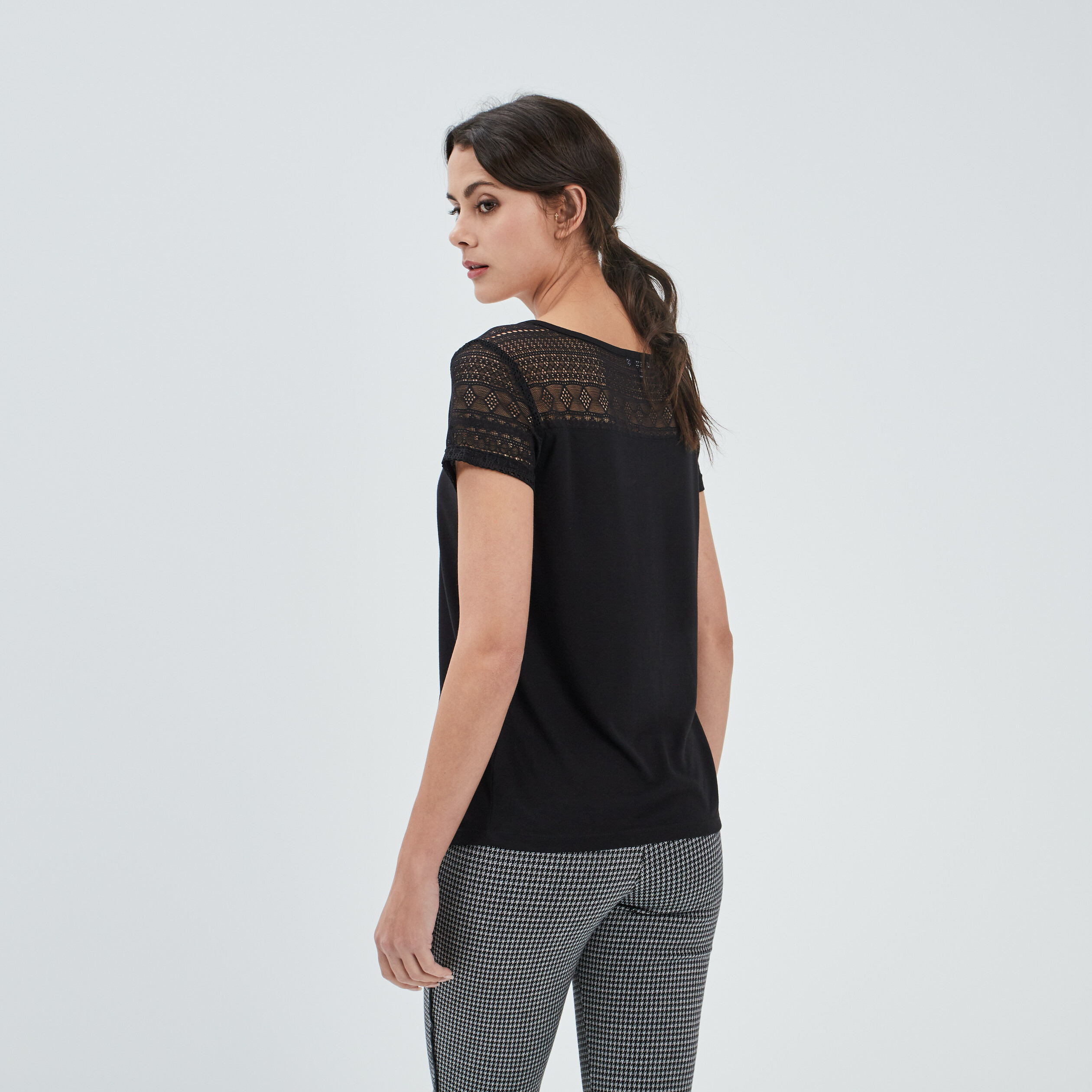 T-shirt manches courtes détail dentelle noir femme | La Halle