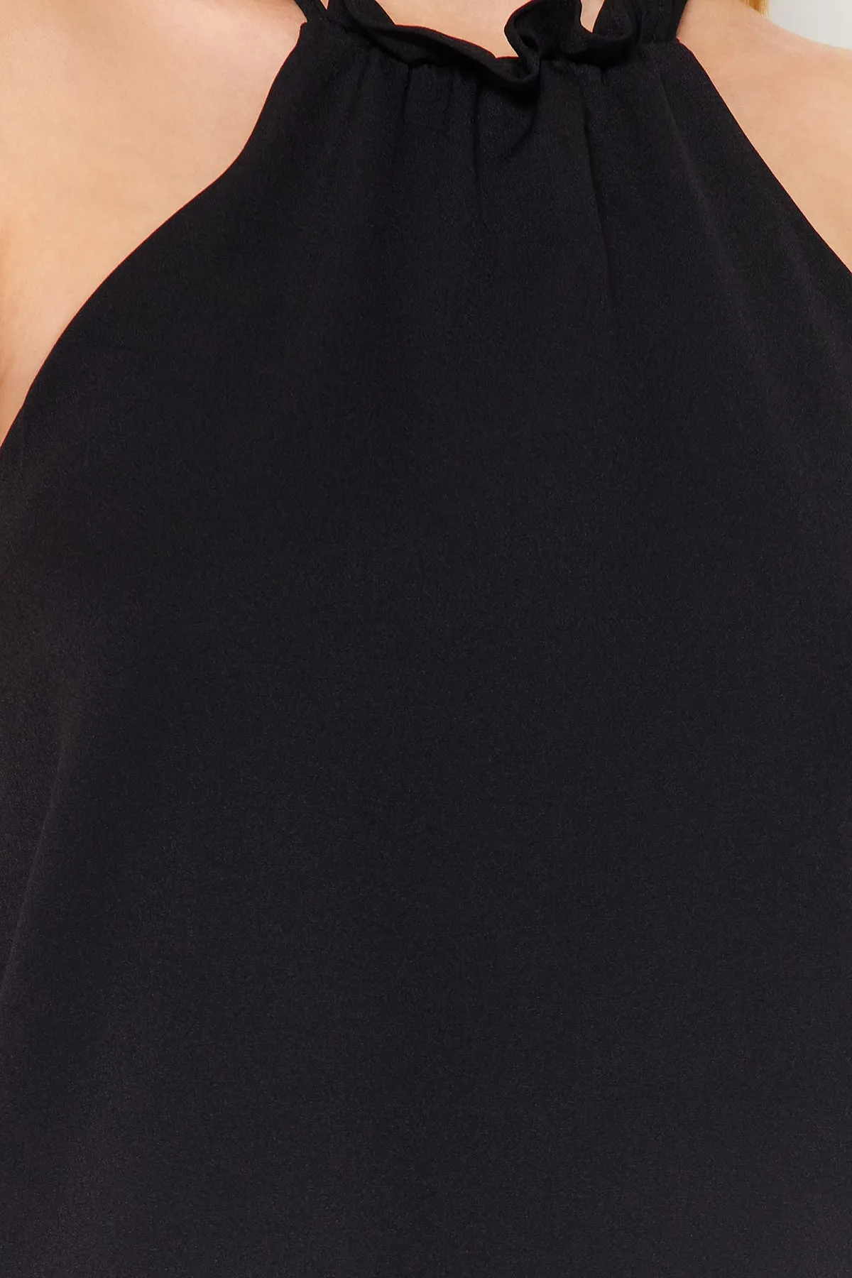 Trendyol Collection  Schwarzes, gerade geschnittenes, gewebtes Minikleid TWOSS23EL01922