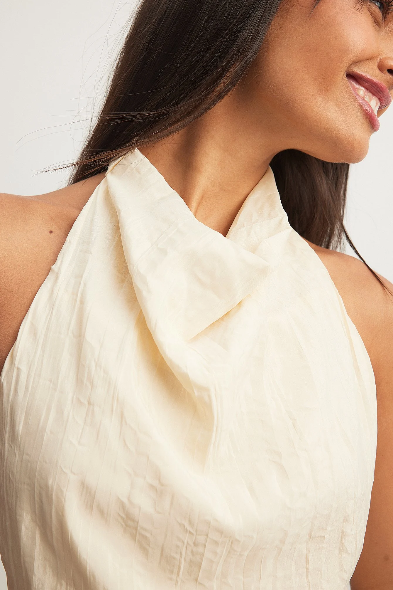 Neckholder-Top in Knitter-Optik mit offenem Rücken