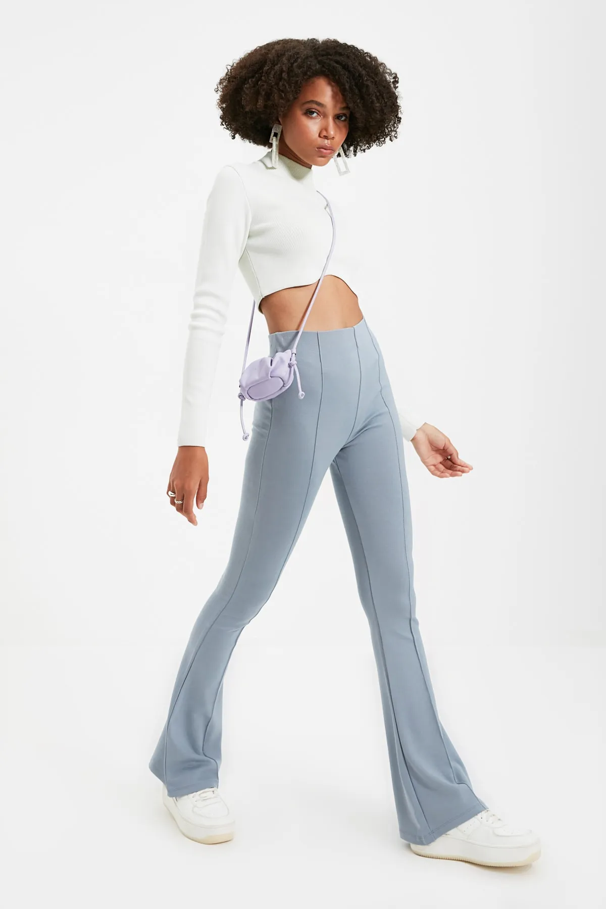 Trendyol Collection  Graue, gerippte, ausgestellte, elastische Hose mit spanischem Bein und hoher Taille, Strickhose TWOSS20PL0342