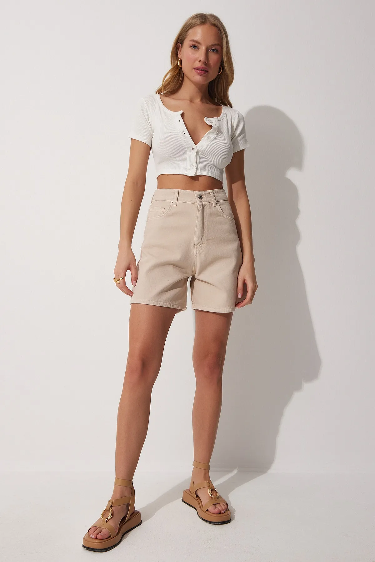 Happiness İstanbul  Cremefarbene Bermuda-Jeansshorts für Damen RH00016