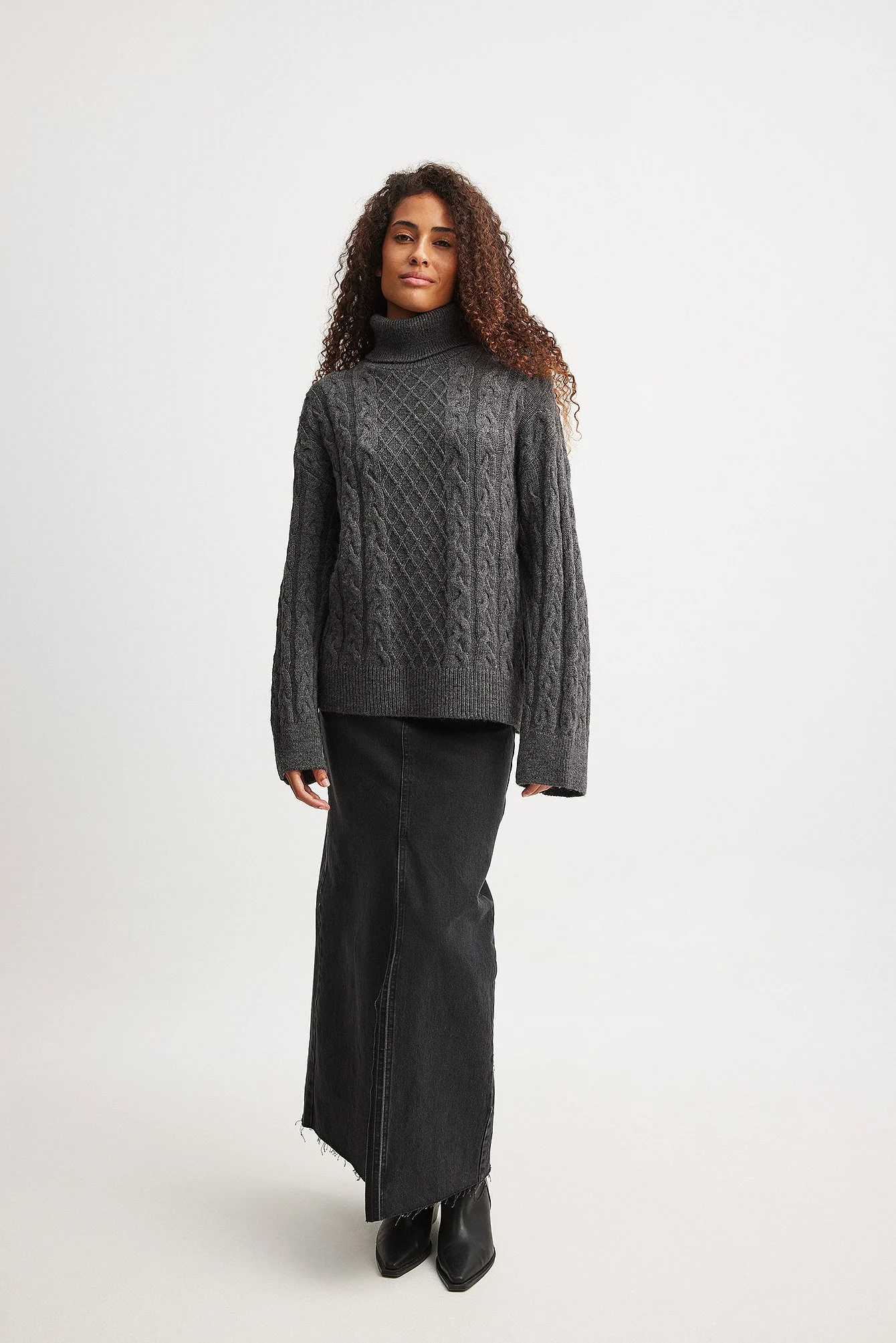 Strickpullover mit Rollkragen und Zopfmuster
