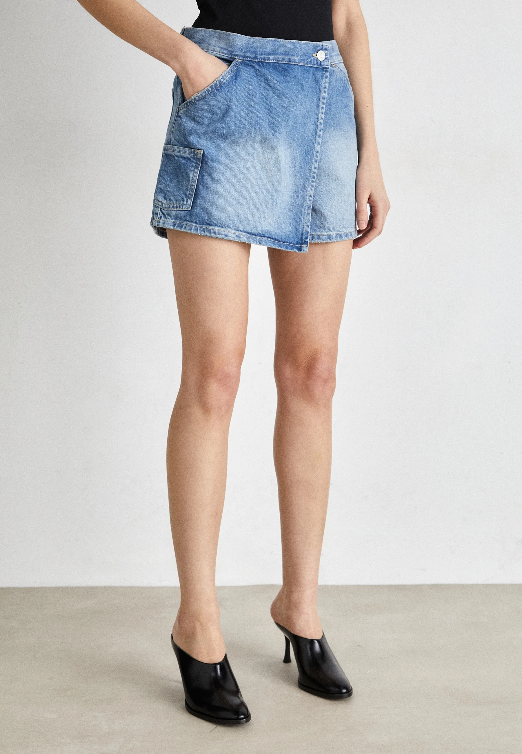 Tommy Jeans SKORT - Falda vaquera