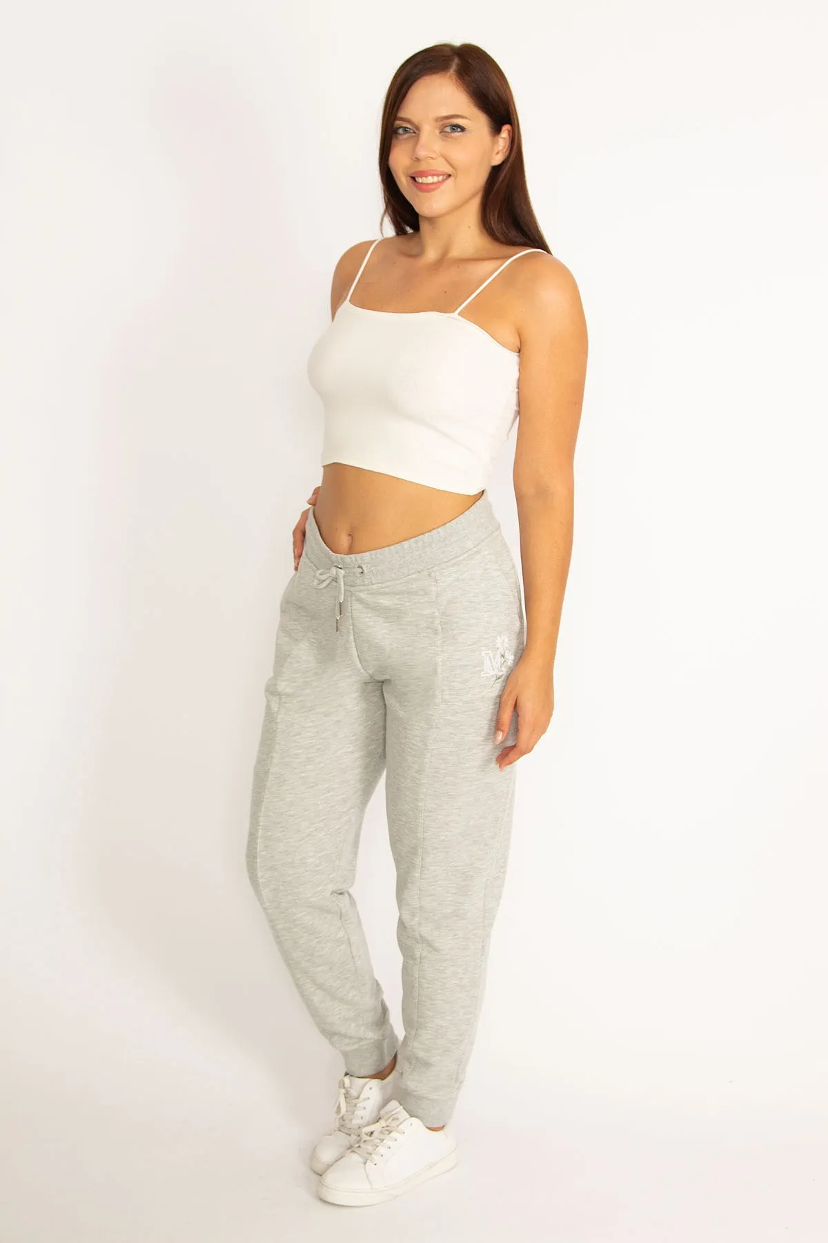 Şans  Damen-Sporthose, große Größe, graue Taschenstickerei, detaillierte gerippte Taille, elastische Taille und Schnürung, Sporthose 65n31257