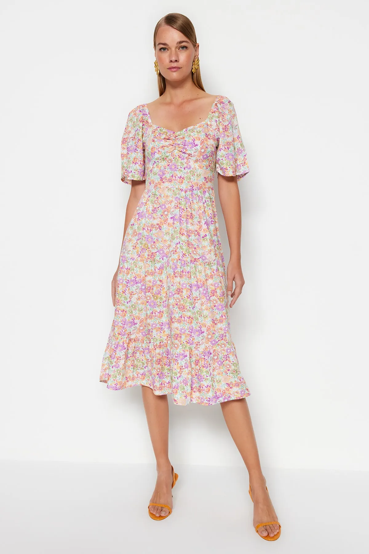 Trendyol Collection  Mintfarbenes A-Linien-Midikleid mit gewebten Ballonärmeln und Blumendruck TWOSS20EL2323