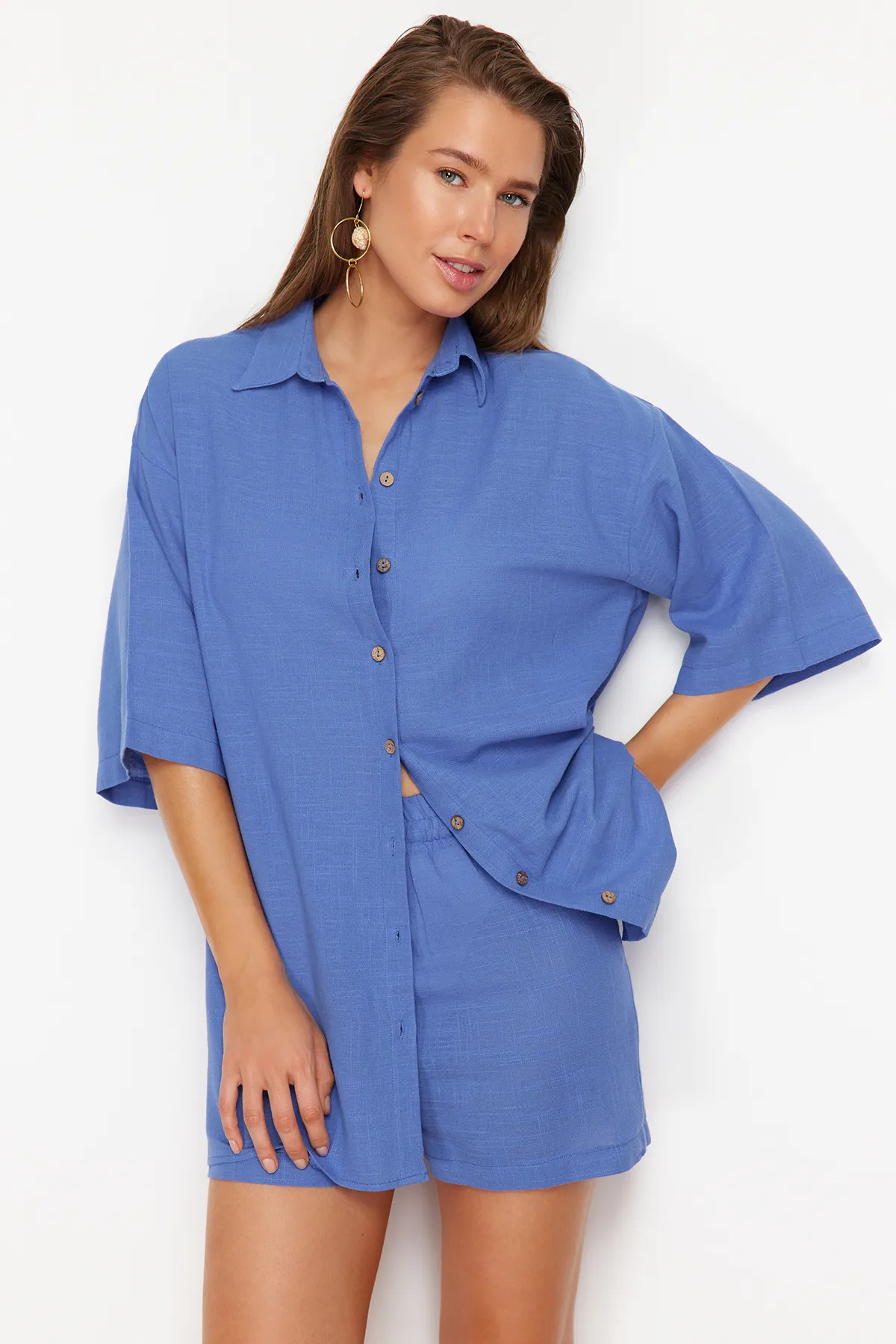 Trendyol Collection  Blaues Hemd-Shorts-Set aus gewebter Leinenmischung TBESS24AU00042