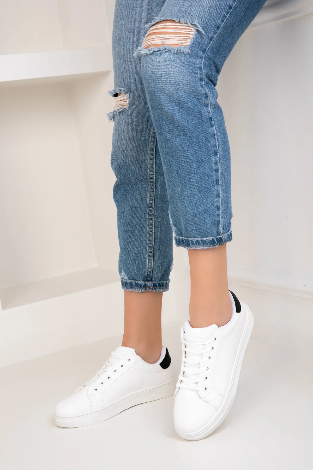 SOHO  Weiß-Schwarze Damen Sneaker 14395