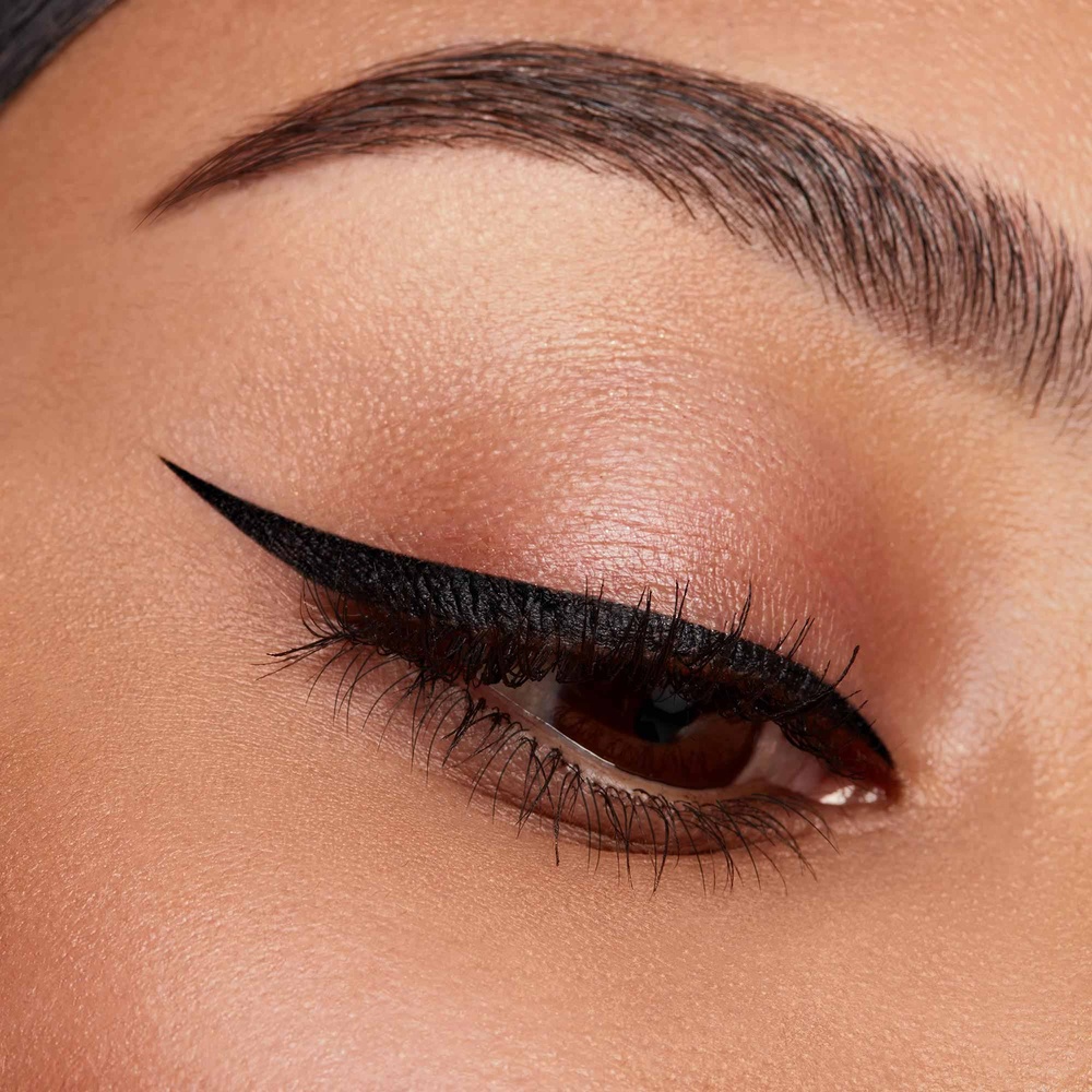 kylie by kylie jenner Kyliner Liquid Pen Eyeliner Pinceau
