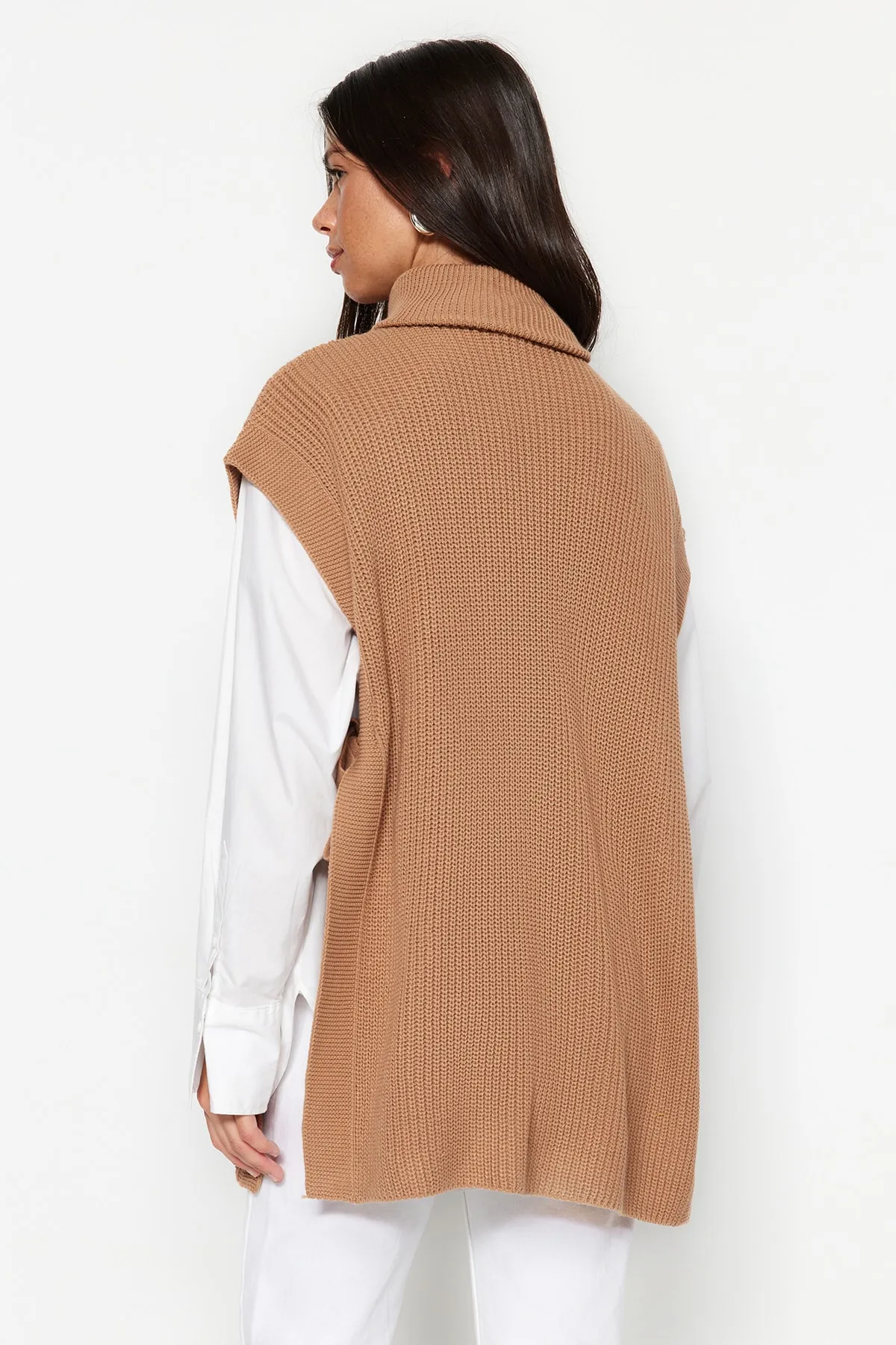 Trendyol Modest  Nerzfarbener Strickpullover mit Reißverschlusskragen und seitlichem Bindedetail TCTAW22UV0009