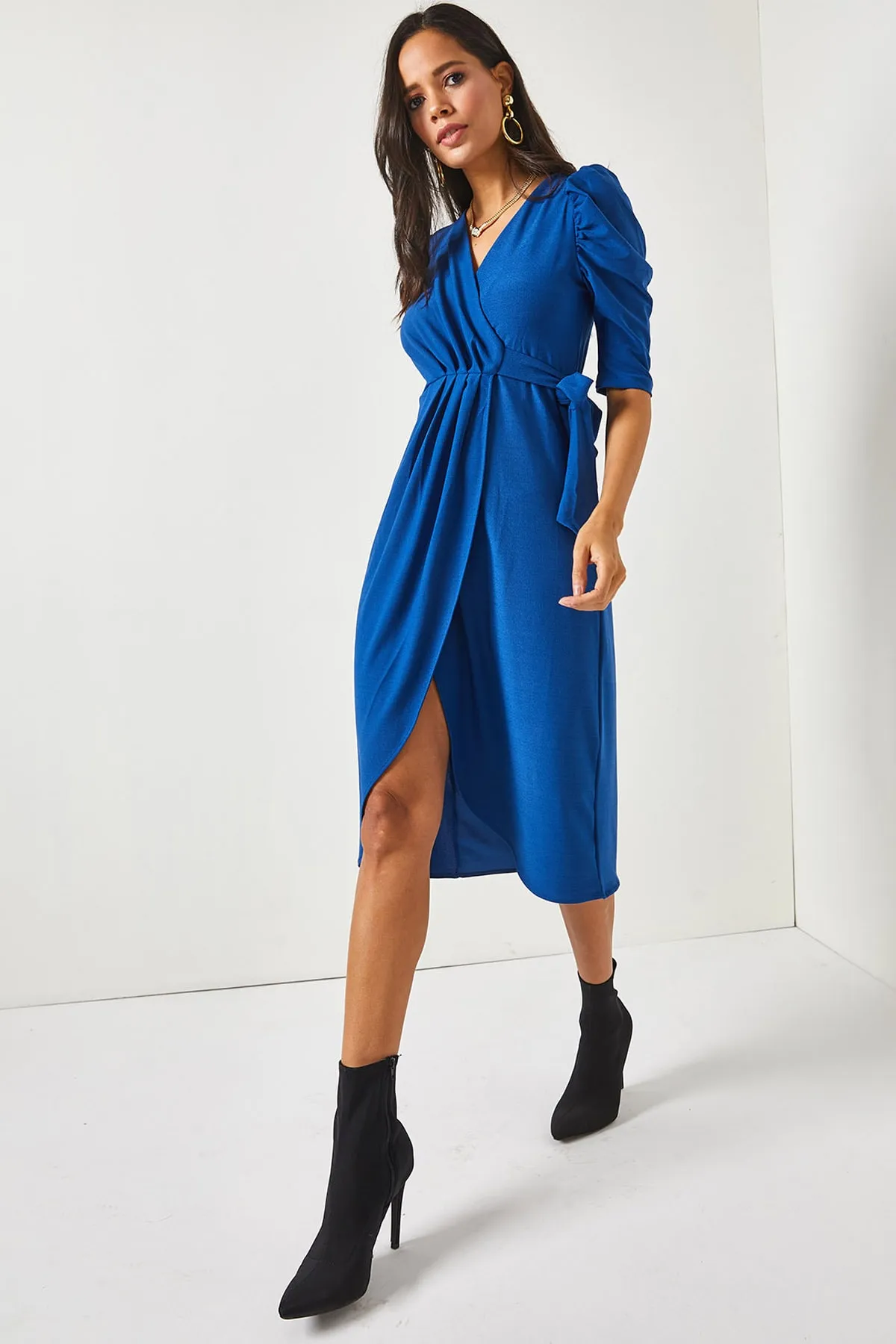 Olalook  Indigofarbenes, zweireihiges Kleid mit Wickelrock und Gürtel für Damen ELB-19001842