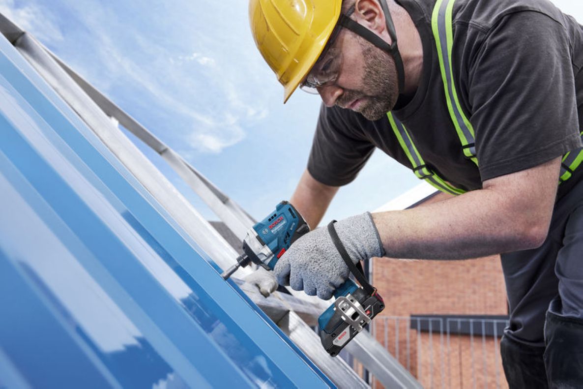 Bosch Blue 06019N2002 GDR 18V-215 Akku-Schlagschrauber mit 2 x 4,0 Ah Akku und Ladegerät GAL 18V-40 in L-BOXX