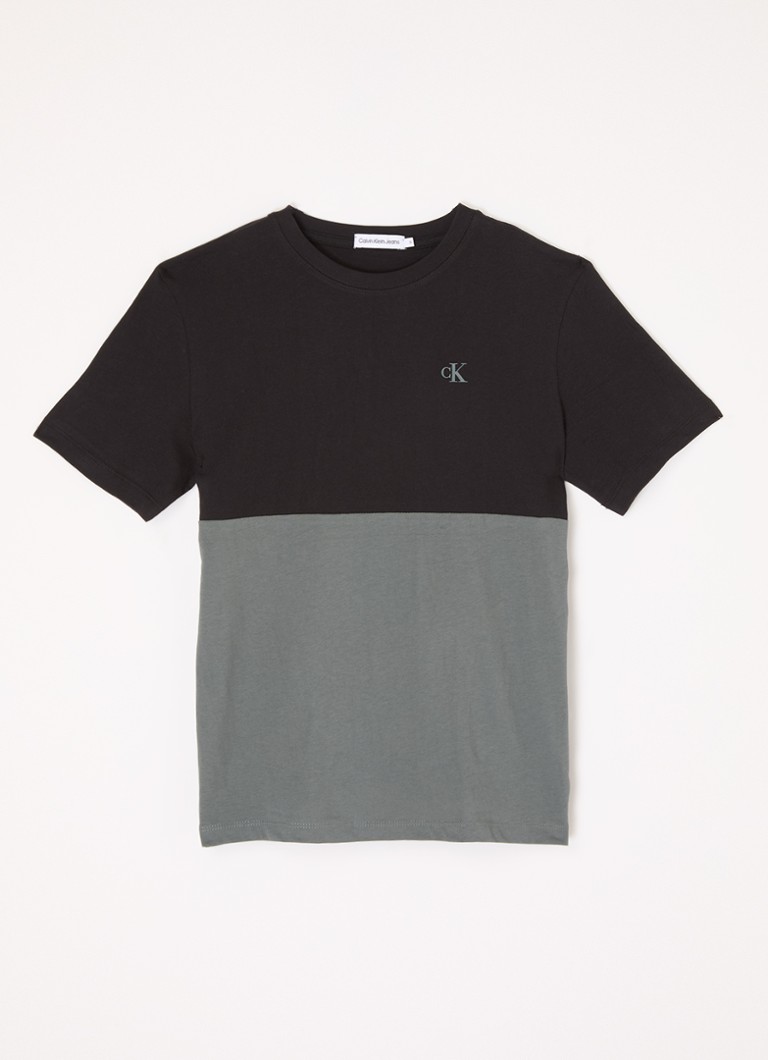 Camiseta Calvin Klein com logotipo