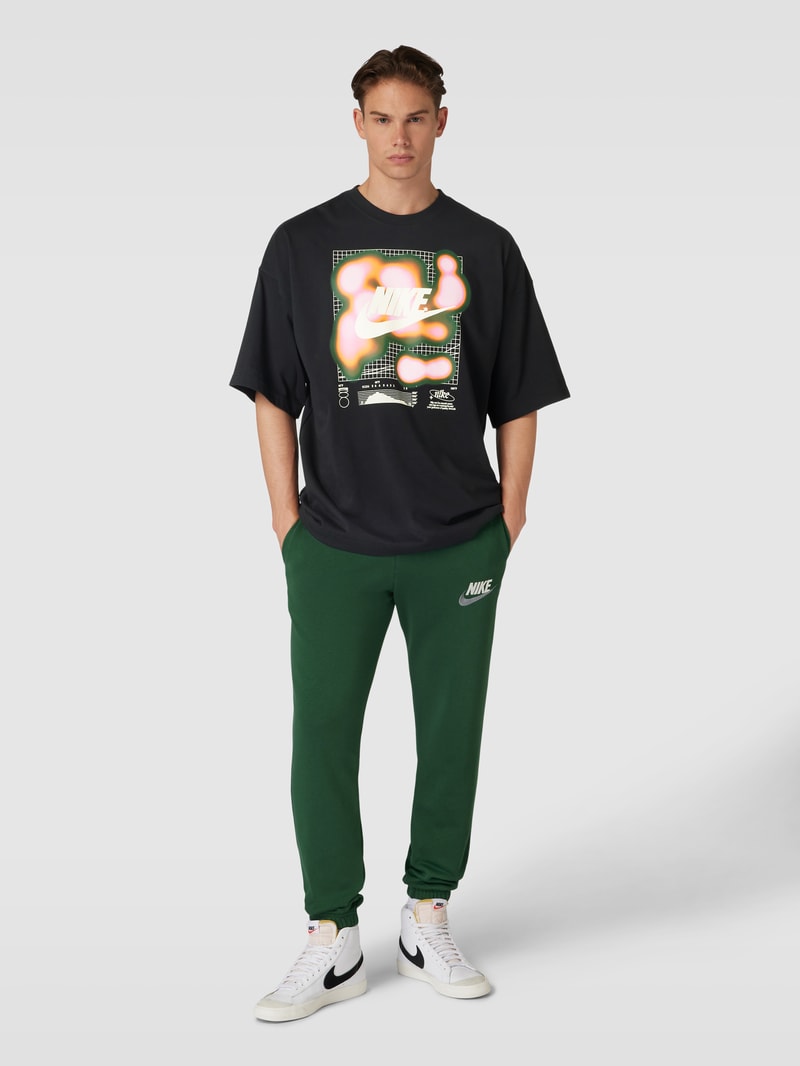 T-Shirt mit Label-Print in schwarz