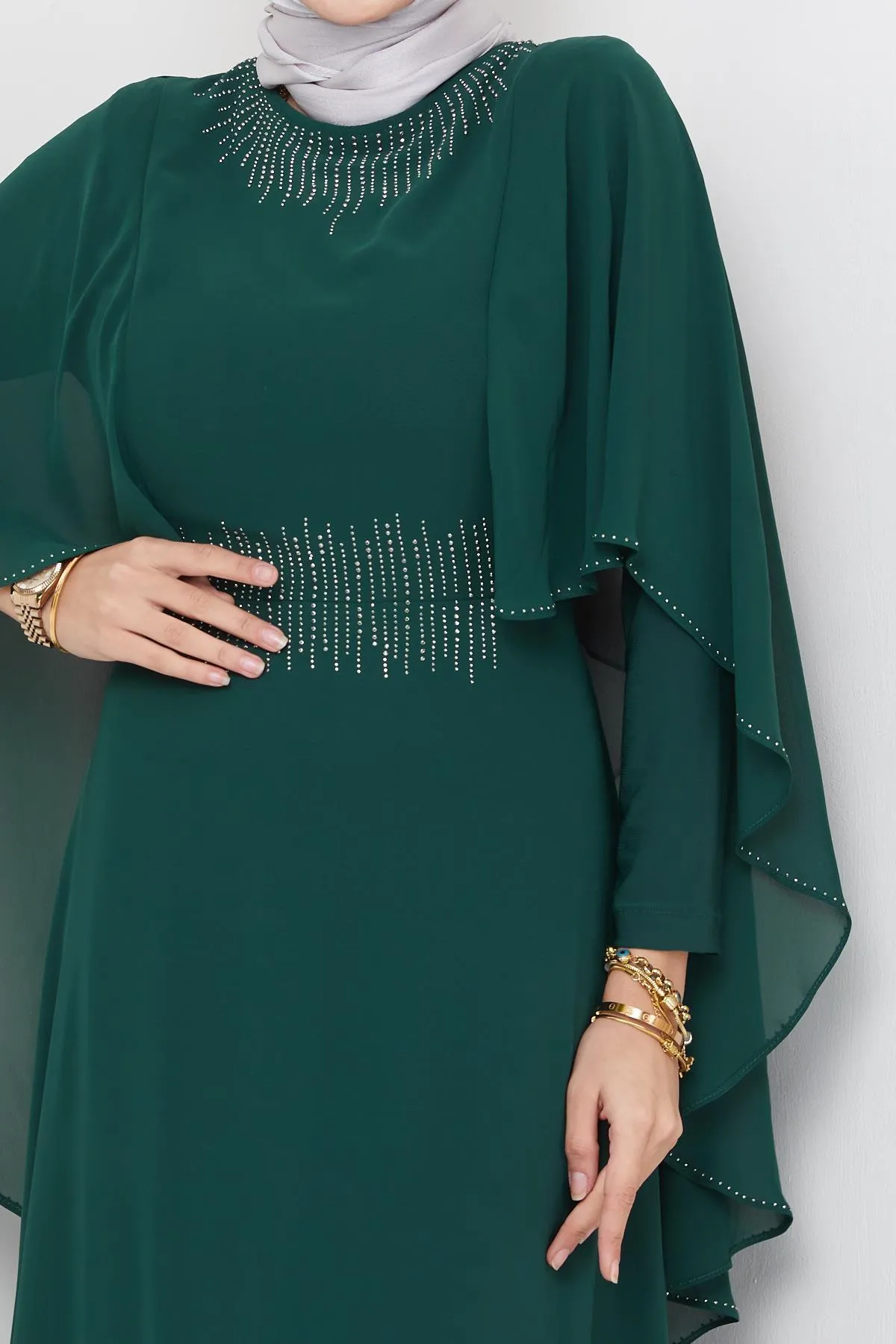 Olcay  Hijab-Abendkleid aus Chiffon mit Stein- und Cape-Detail GRÜN 1650
