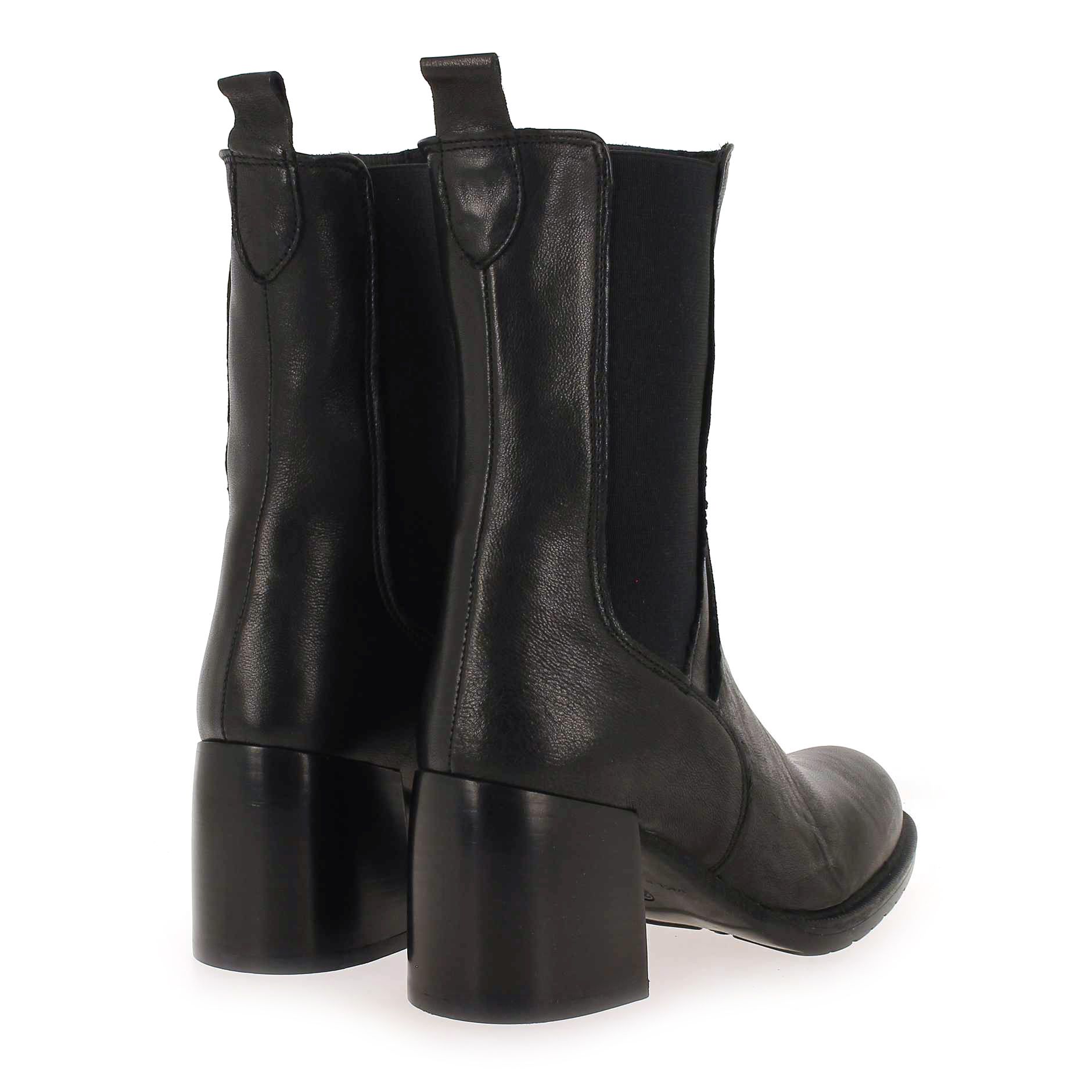 Emanuele Crasto   35003 - Noir