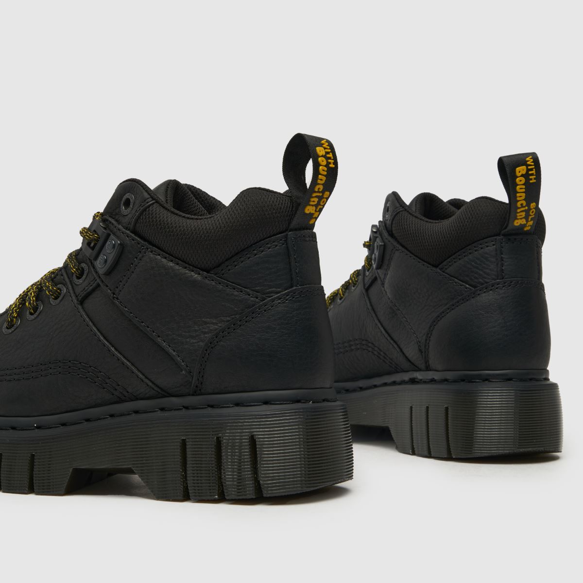 Dr. Martens Woodard túrabakancs fekete színben