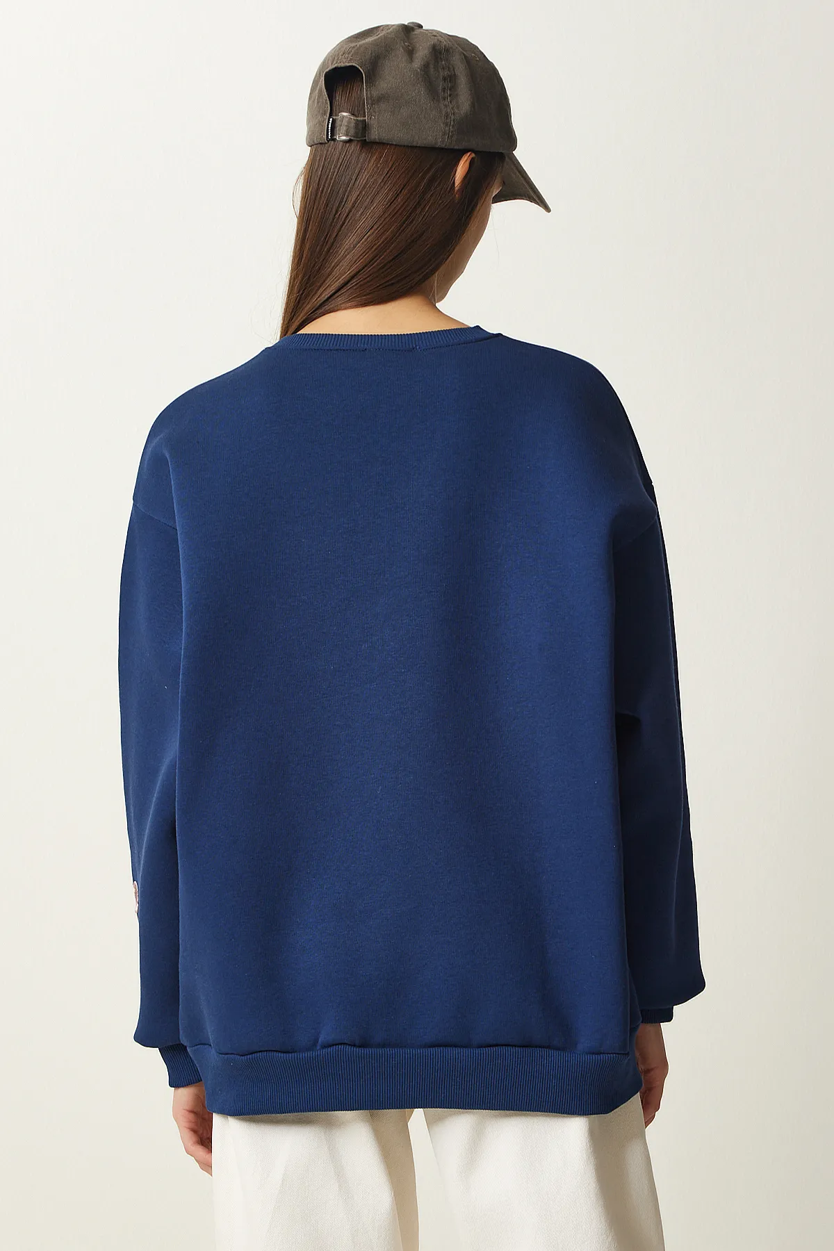 Happiness İstanbul  Marineblaues Damen-Sweatshirt mit aufgesticktem Herz und Roségold OW00004