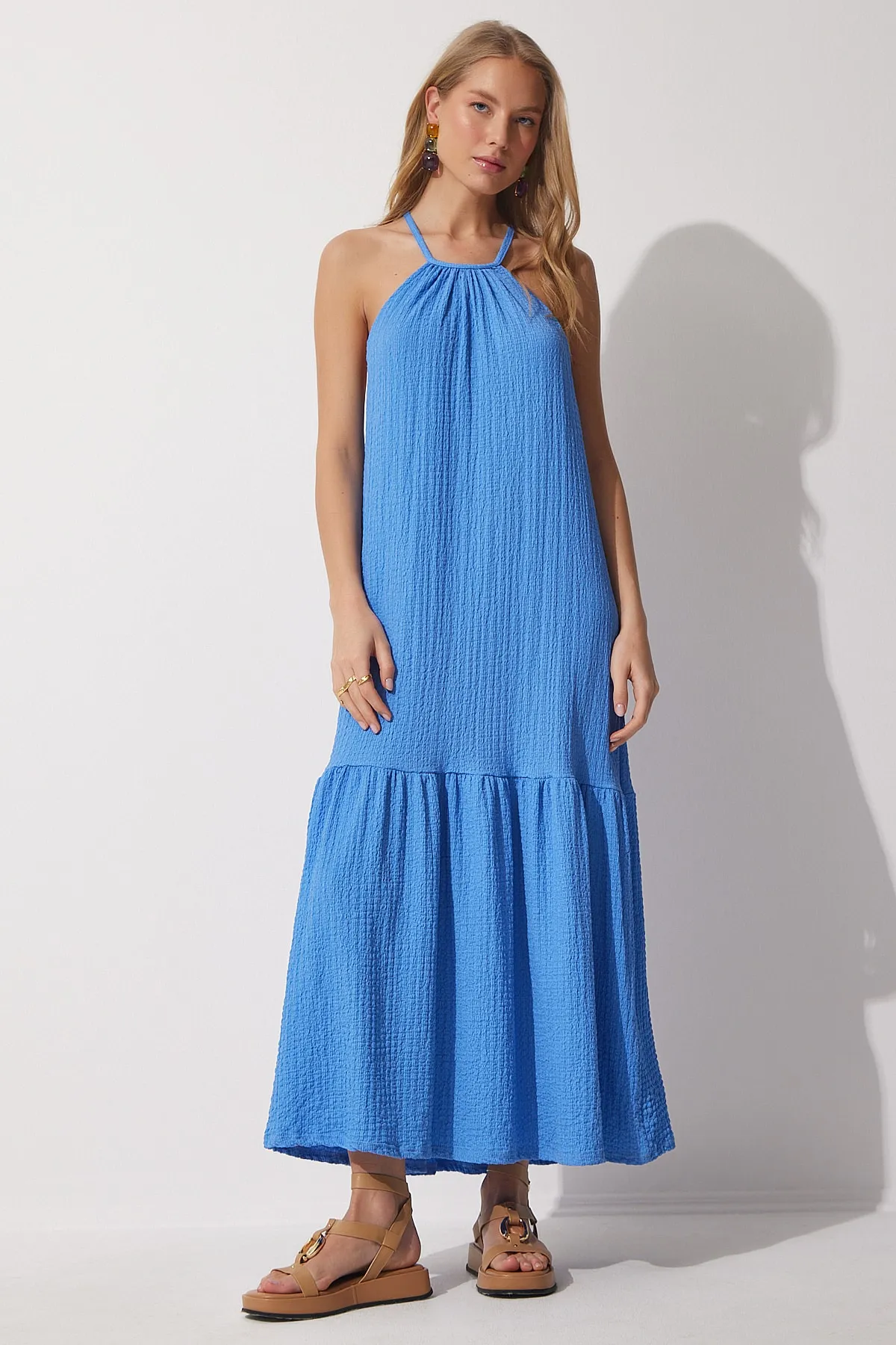 Happiness İstanbul  Blaues langes Sommerstrickkleid mit Trägern für Damen UB00025