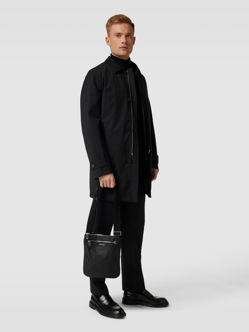 Umhängetasche mit Label-Details Modell 'FLATPACK' in schwarz