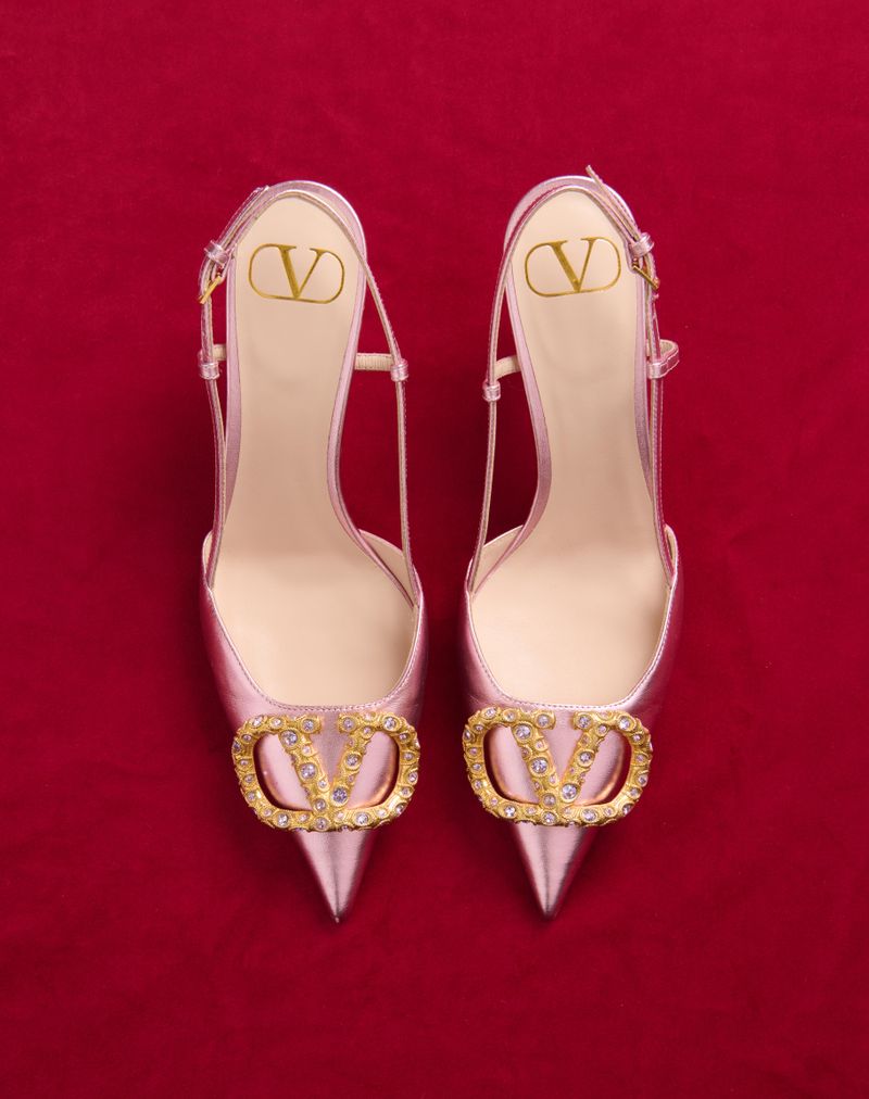 Bomba Slingback VLogo Signature em napa laminada de 80 mm