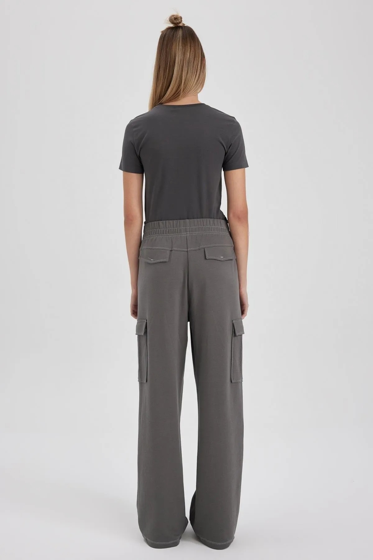 DeFacto  Coool Straight Fit Jogginghose aus dünnem Stoff mit Cargo-Tasche A7454ax23sm