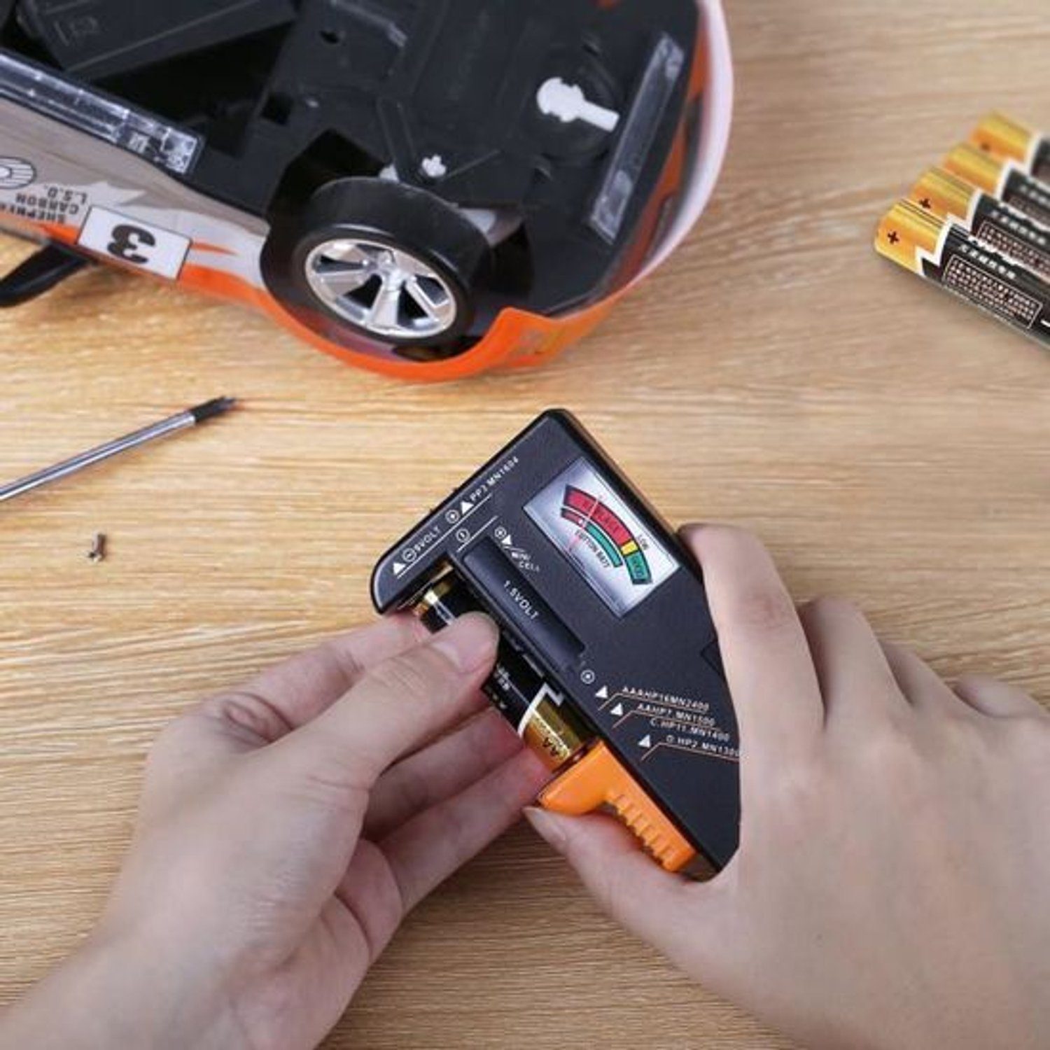 TACKLIFE Batterietester, Batterieprüfer Akkutester für AAA, AA, C, D, 1,5V, 9V Batterie