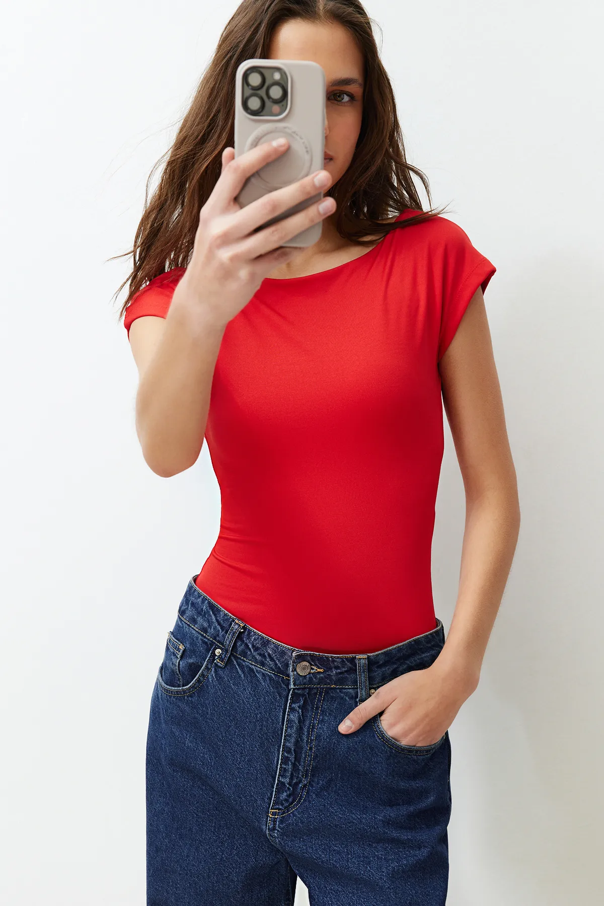 Trendyol Collection  Roter taillierter/körpersitzender Strick-Body mit U-Boot-Ausschnitt und flexiblem Druckknopfverschluss TWOSS24BD00029