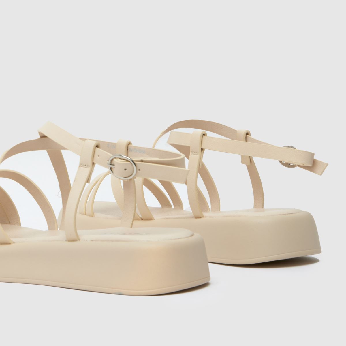 Schuh – Tristan – Vita sandaler med rem och bred passform
