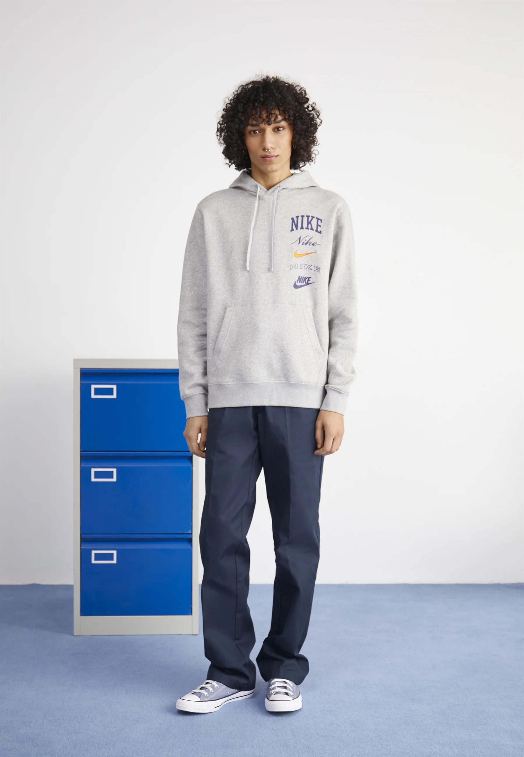 Nike Sportswear CLUB STACK - Sudadera con capucha