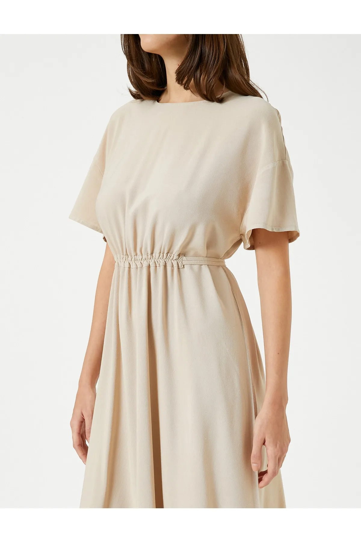 Koton  Midikleid aus Leinenmischung mit kurzen Ärmeln und geraffter Taille