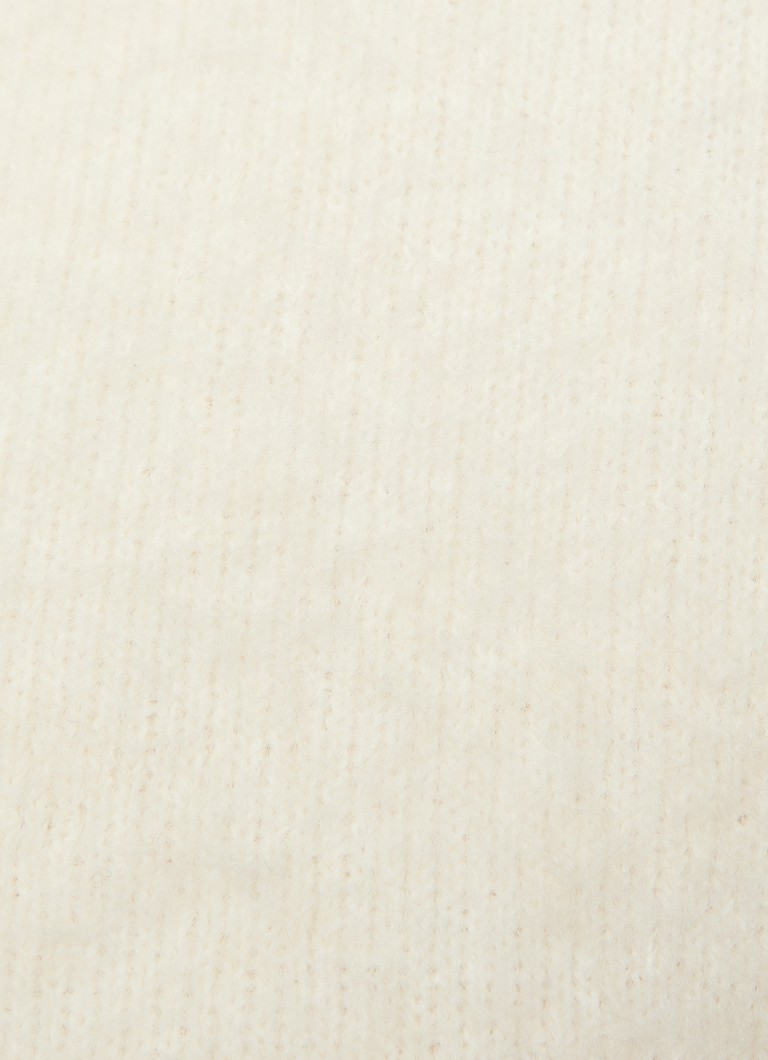 Cardigan Grayson de la Ba&sh, confecționat din material gros tricotat cu un amestec de lână alpaca.