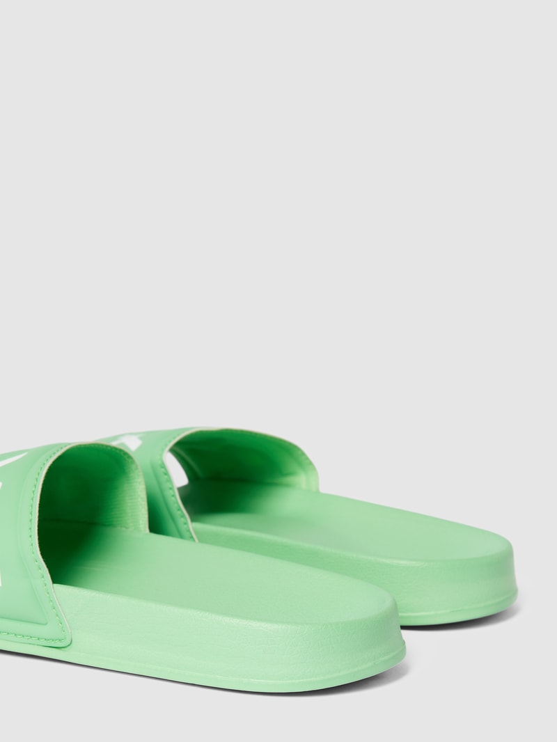 Slides mit Label-Detail Modell 'SLIPPY' in hellgrün